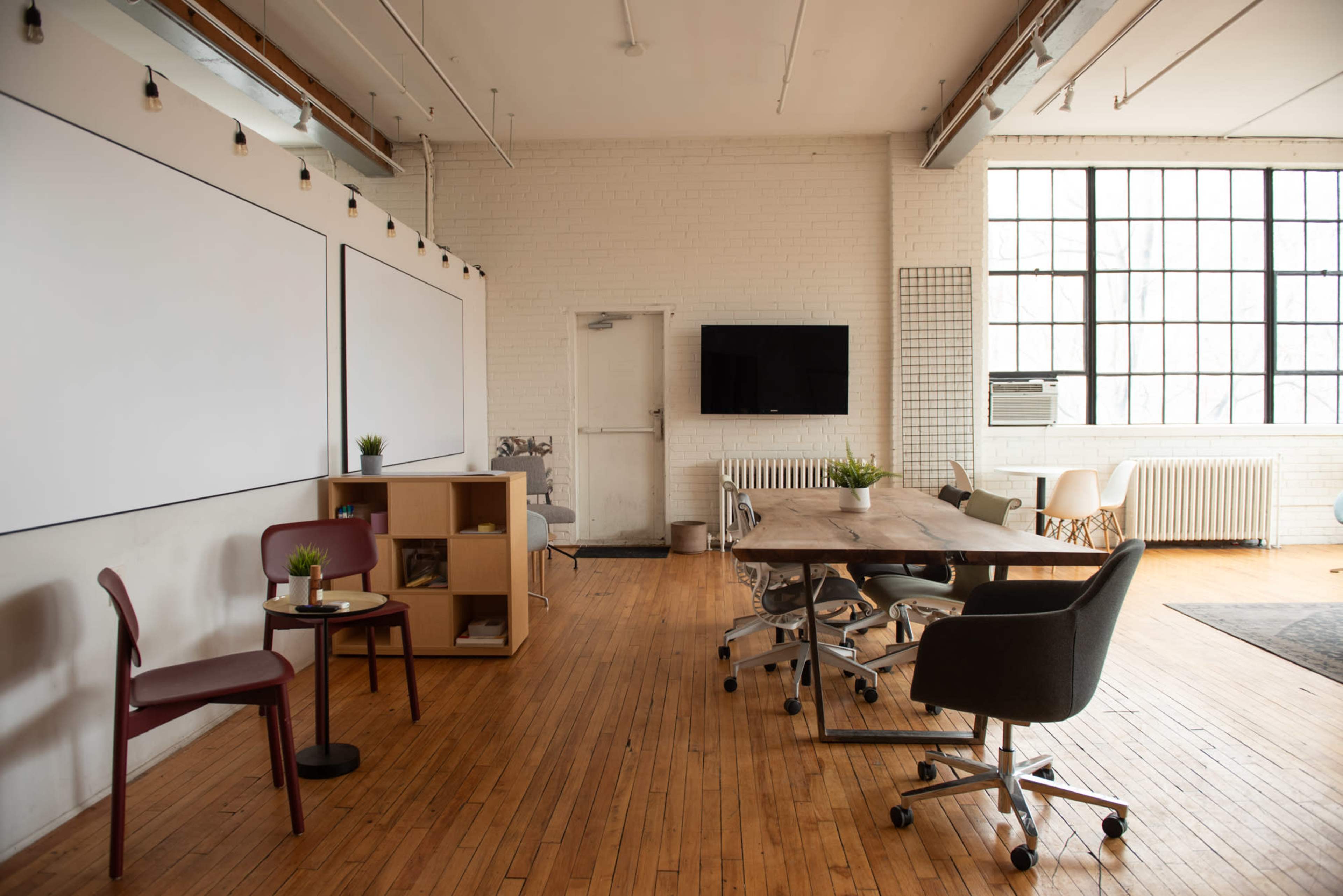 Bright, Modern Loft for Team Meetings, Strategy Sessions & Offsites Image in Niagara, Toronto, ON