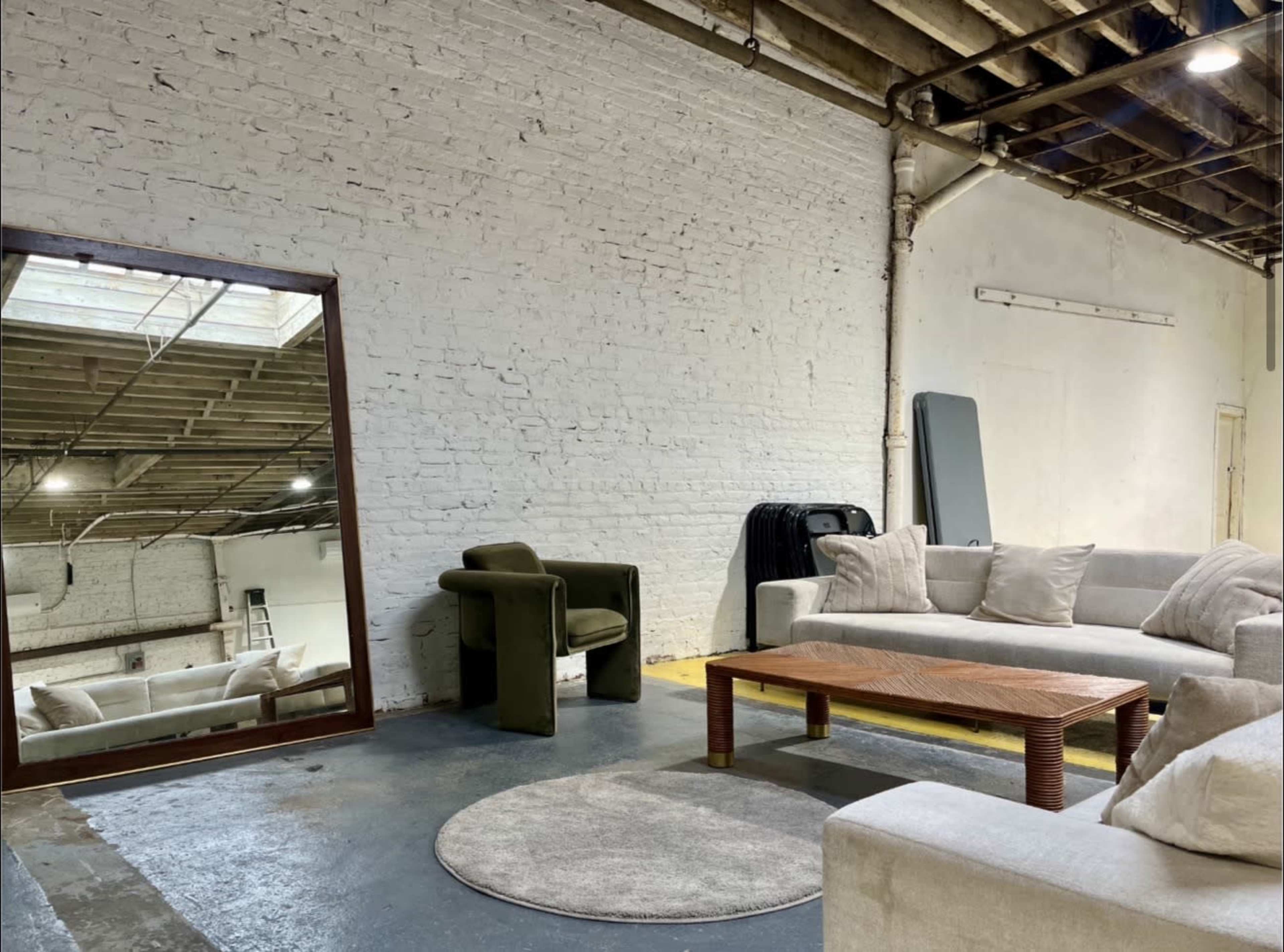 HUGE Greenpoint photo/film studio attached to G&E rental house Image in Greenpoint, Brooklyn, NY