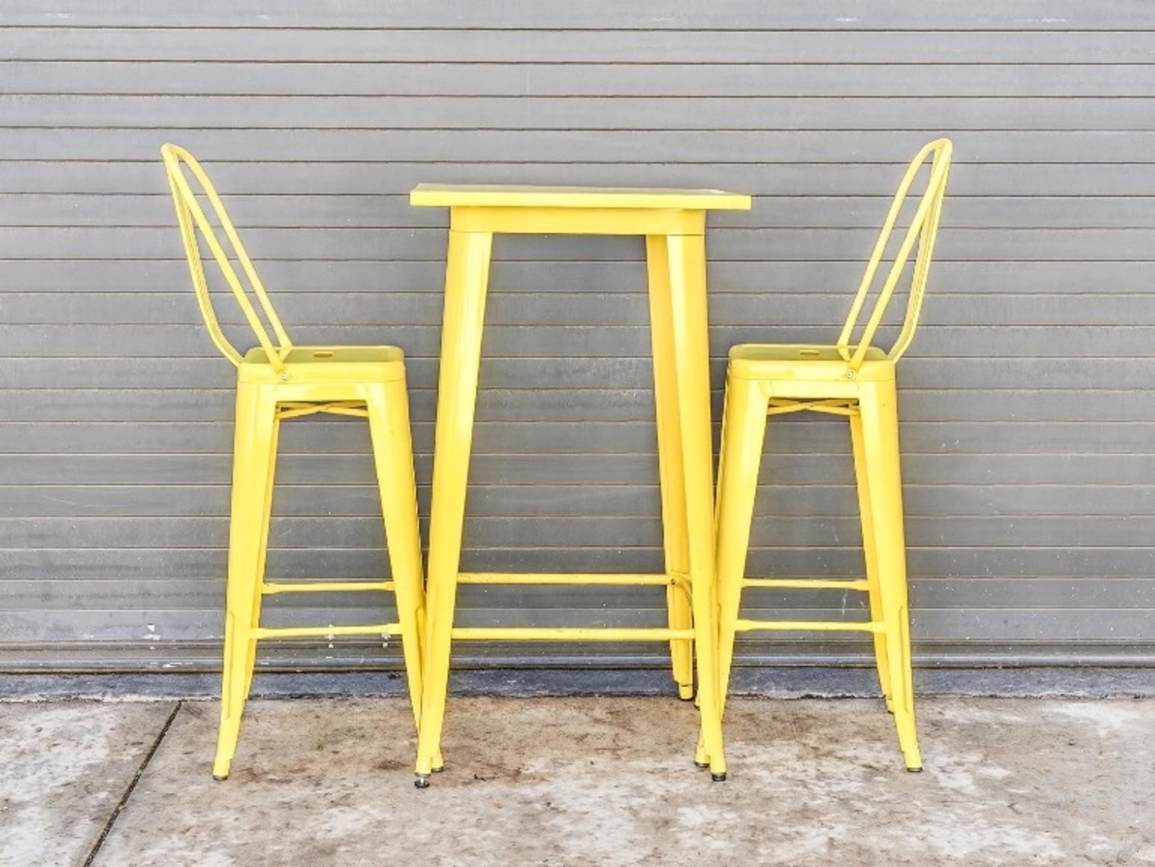 Small Hightop Table with Chairs