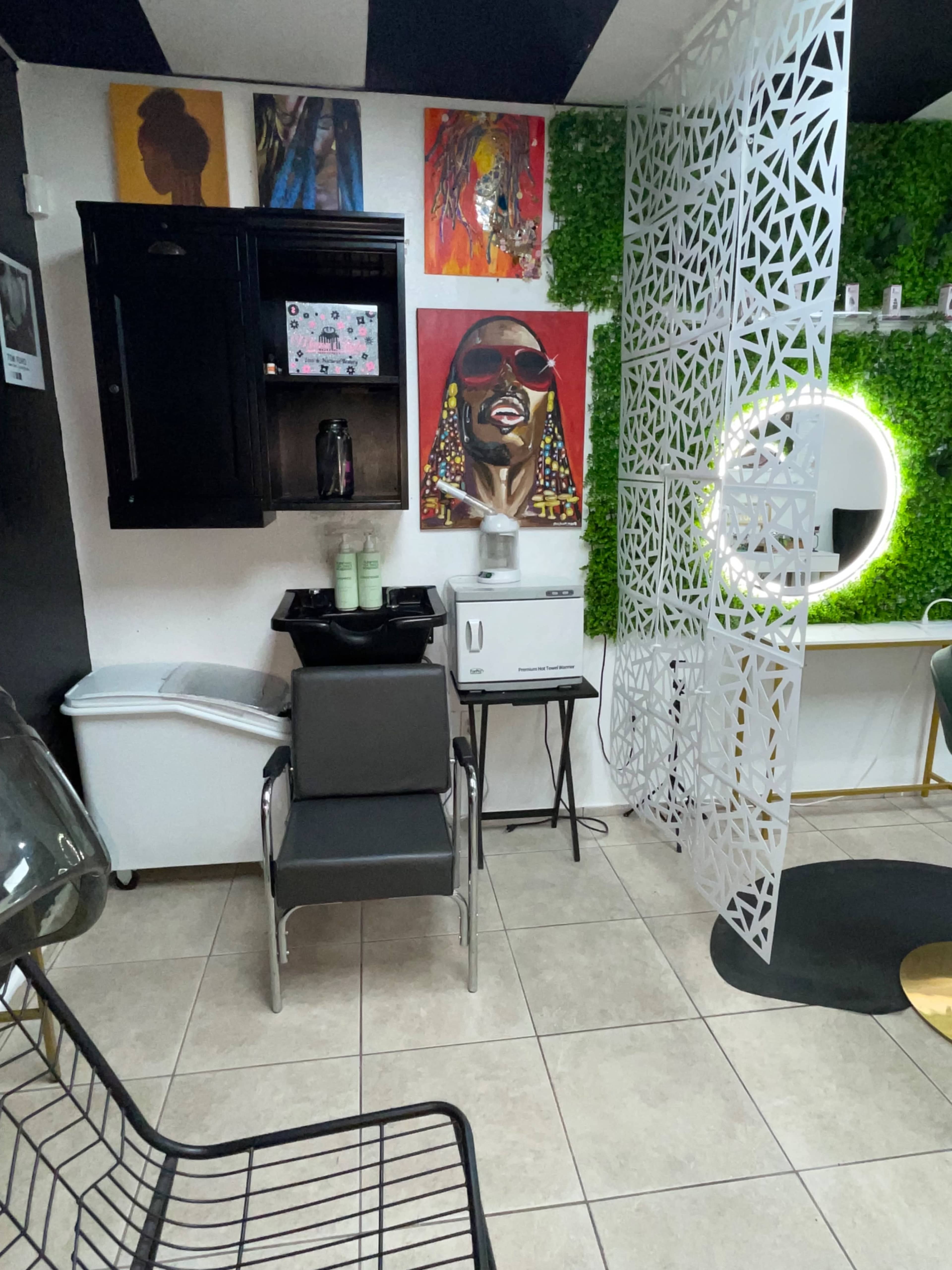 Chic Beauty Market Image in , Orlando, FL