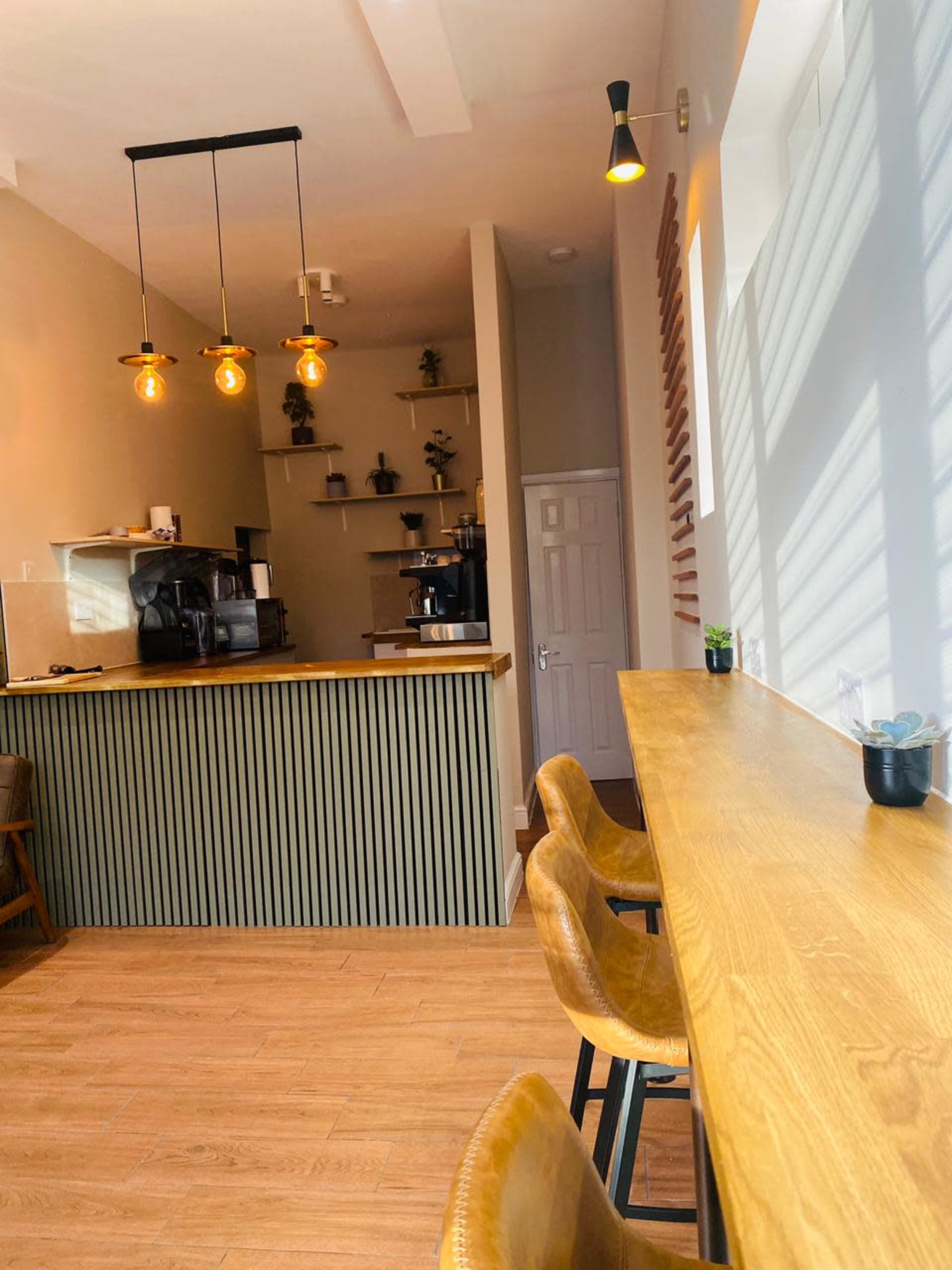 Downtime Modern Cosy Cafe Image in Highbury, London, ENG