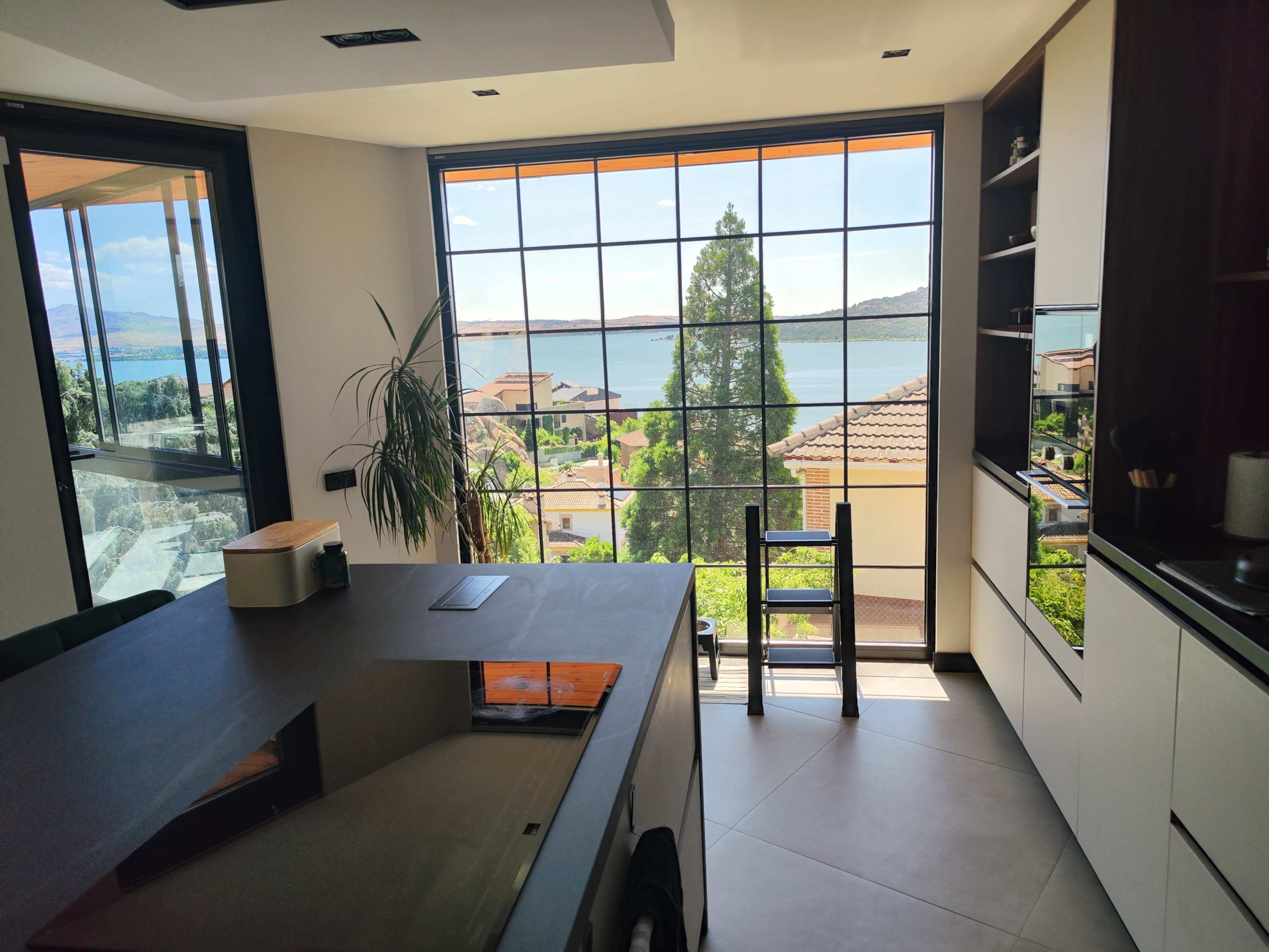 chalet contemporáneo de lujo en la sierra de Madrid Image in , MANZANARES EL REAL, M