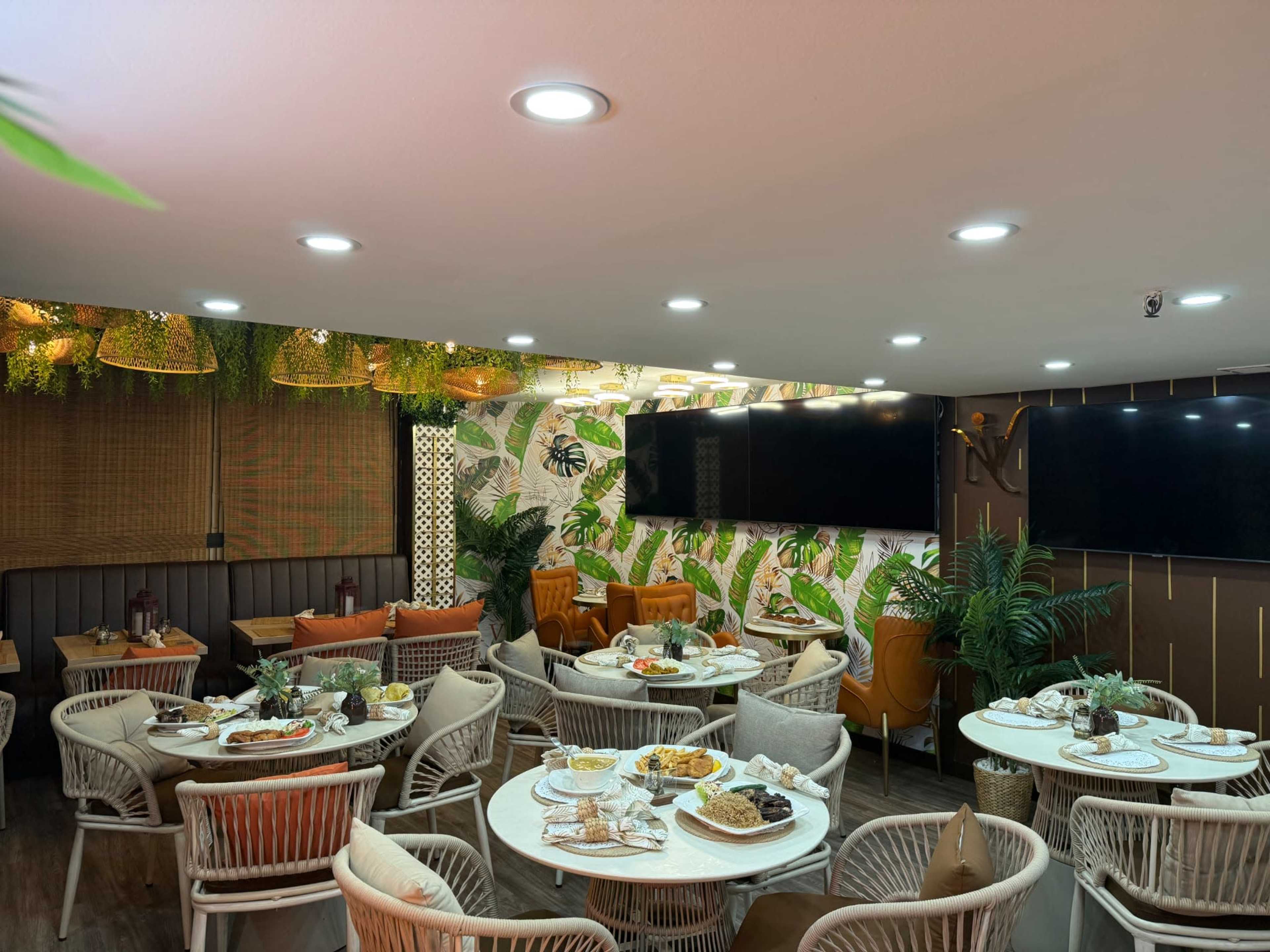 Intimate Modern Tropical Restaurant and Bar Image in Jane and Finch, Toronto, ON