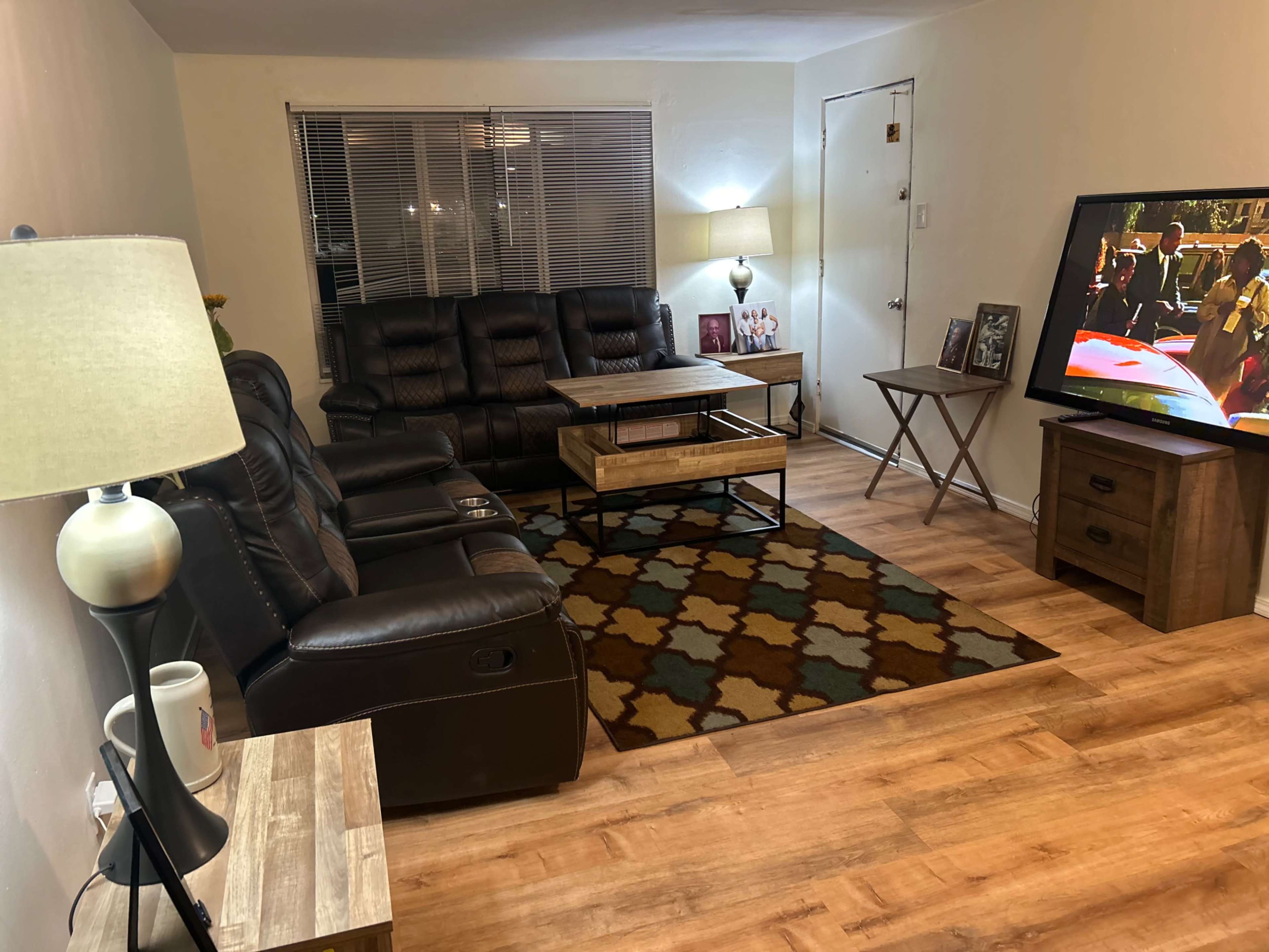 Bright, Natural-Light Living Room for Content Creation Image in Airport Township, Berkeley, MO