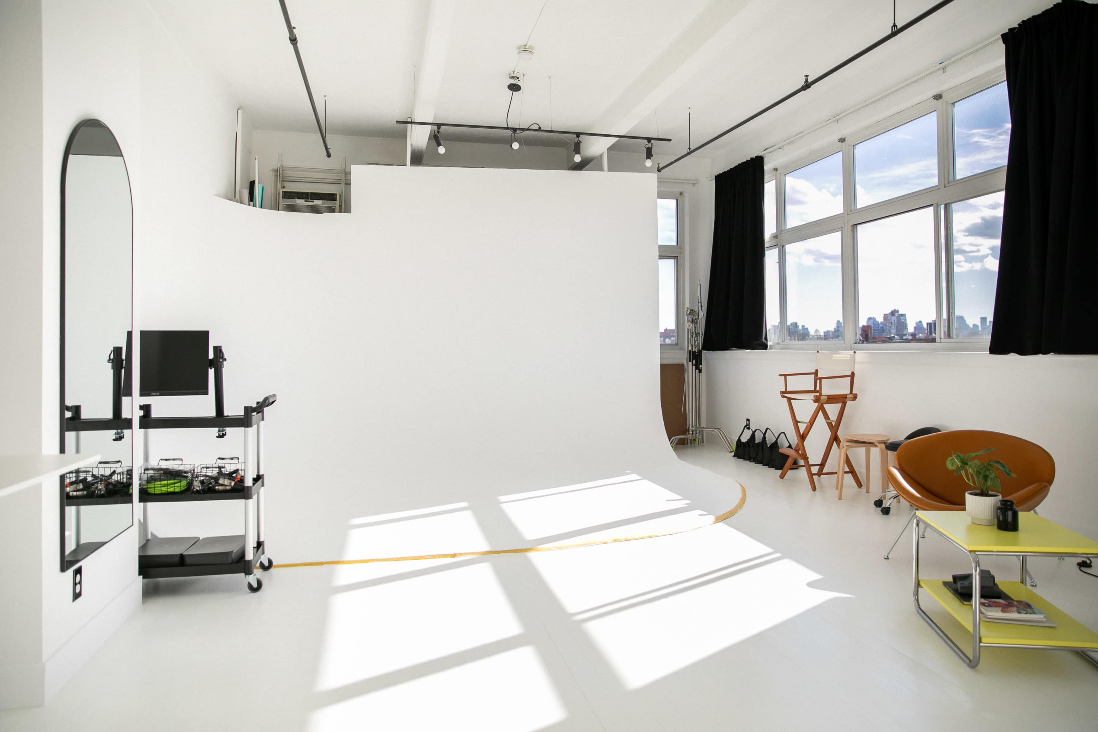 Spacious Minimalistic Photo Studio with lots of Natural Light Image in Greenpoint, Brooklyn, NY