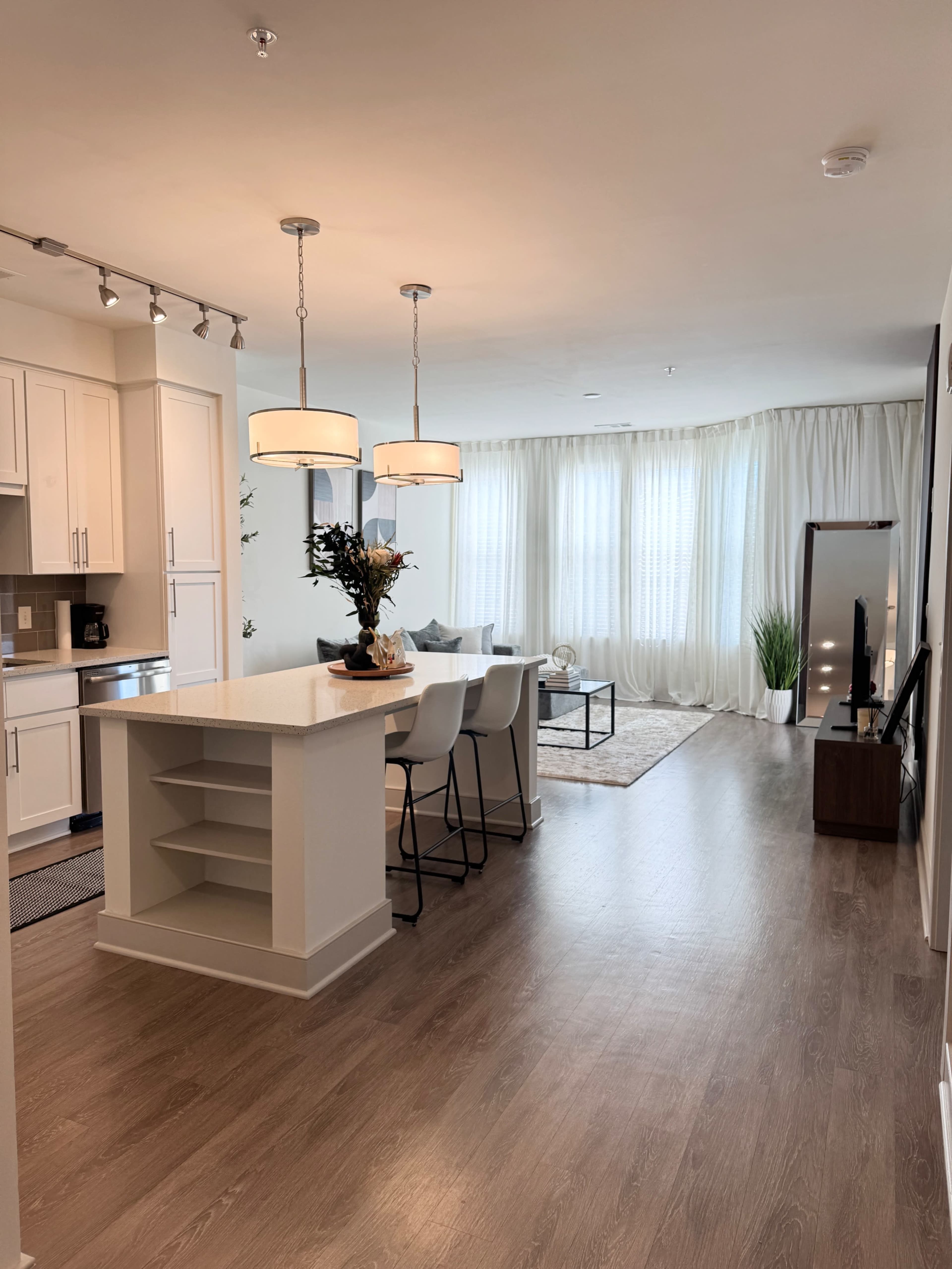 Luxury Two Bedroom, Aesthetically Pleasing, Close to Donwtown Image in North Hills, Raleigh, NC