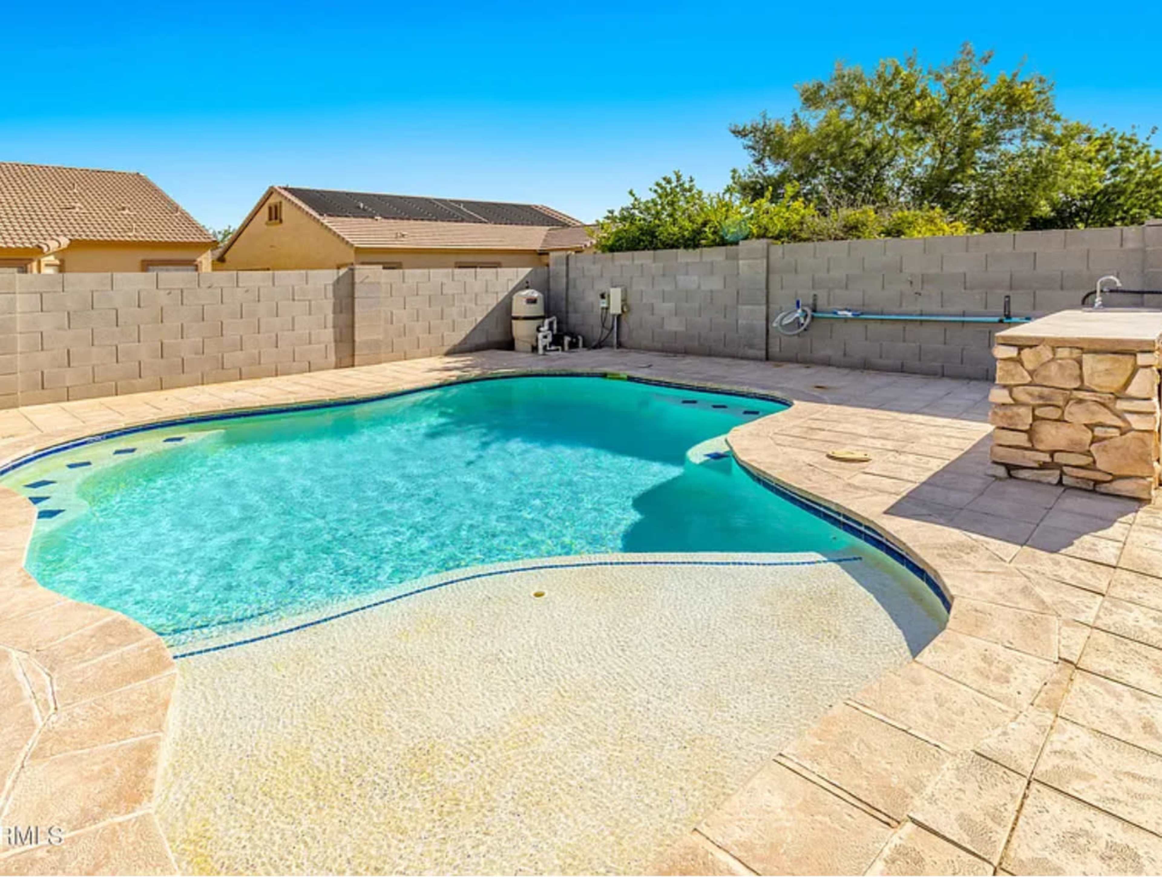 Spacious Yard with Turf & Pool – Ideal for Any Occasion! Image in Casa Grande, Casa Grande, AZ