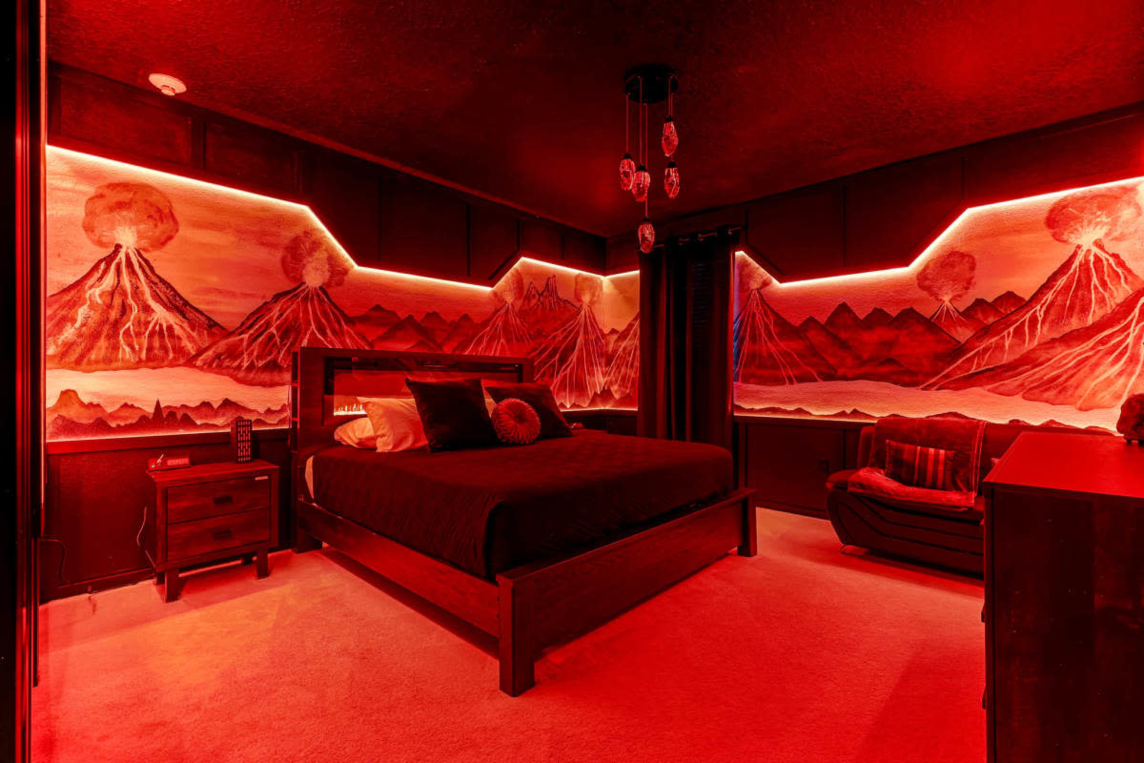 8-Bedroom Starship-Inspired Creative Space with Themed Planet Suites Image in Kissimmee, Kissimmee, FL