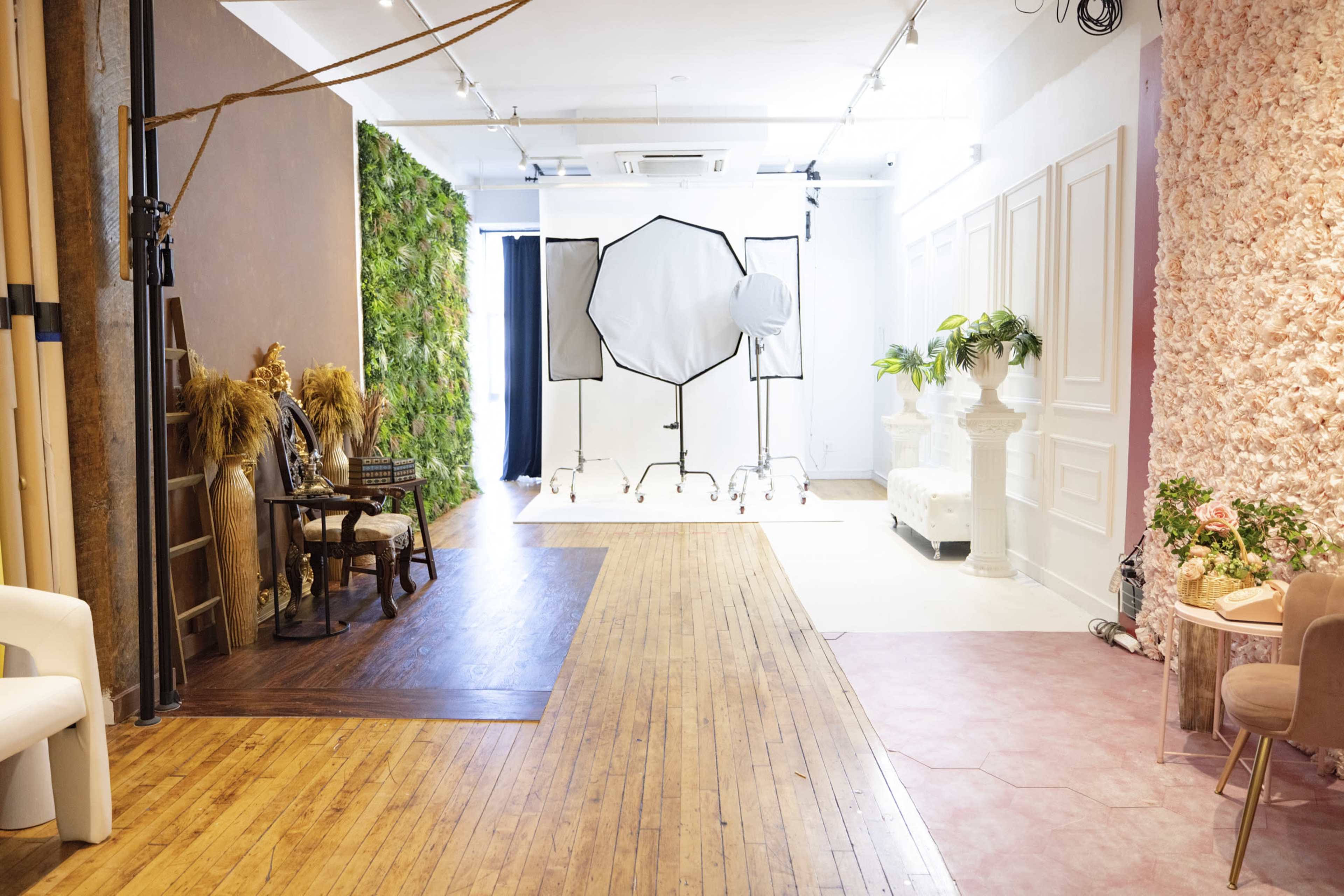 EVERYTHING YOU NEED IN ONE SPACE. FREE LIGHTING EQUIPMENT AND PROPS AVAILABLE FOR ALL GUEST. Image in Greenpoint, Brooklyn, NY
