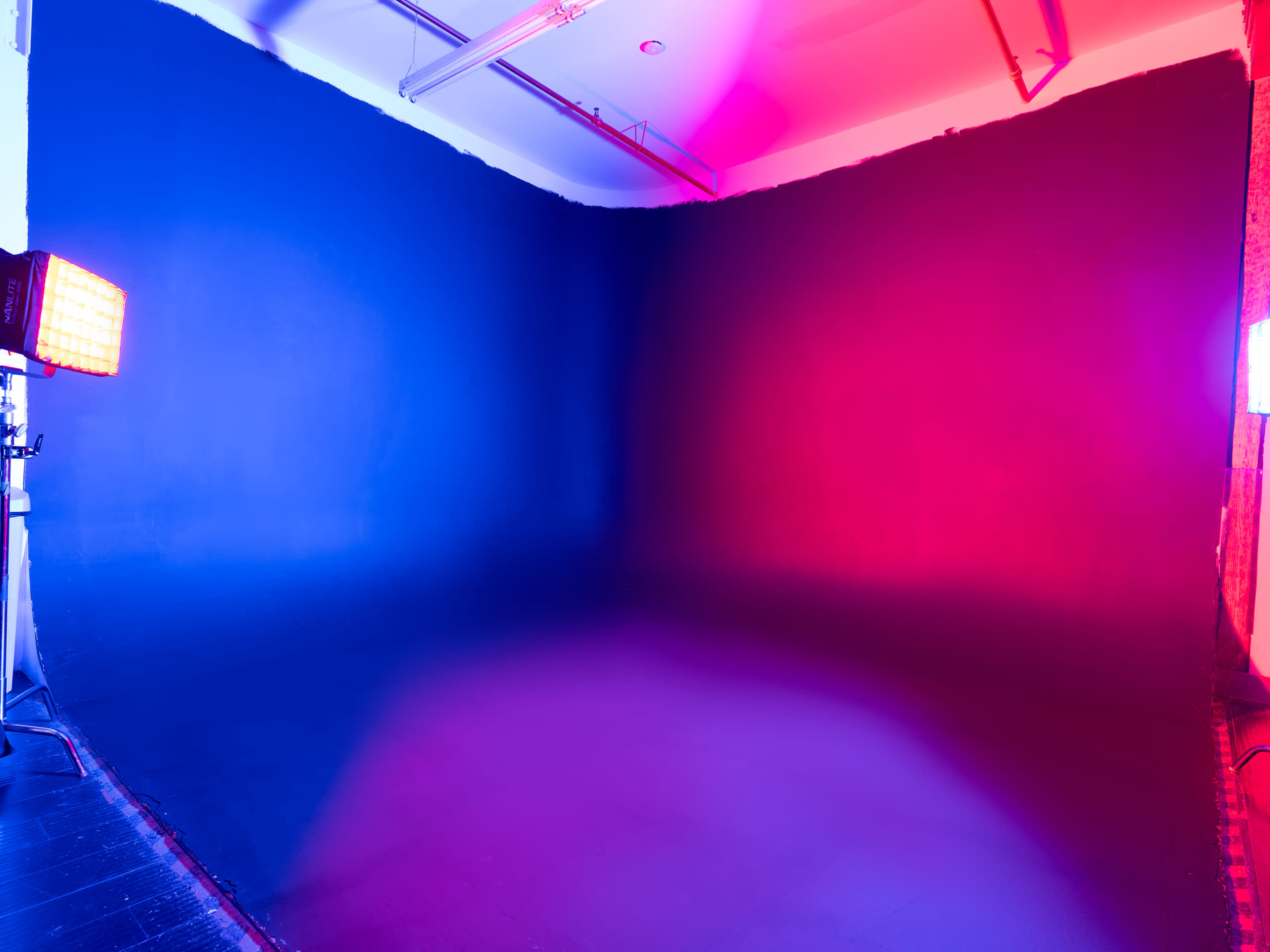 Downtown Loft Studio with AC and Black Cyclorama Image in Fashion District, Los Angeles, CA