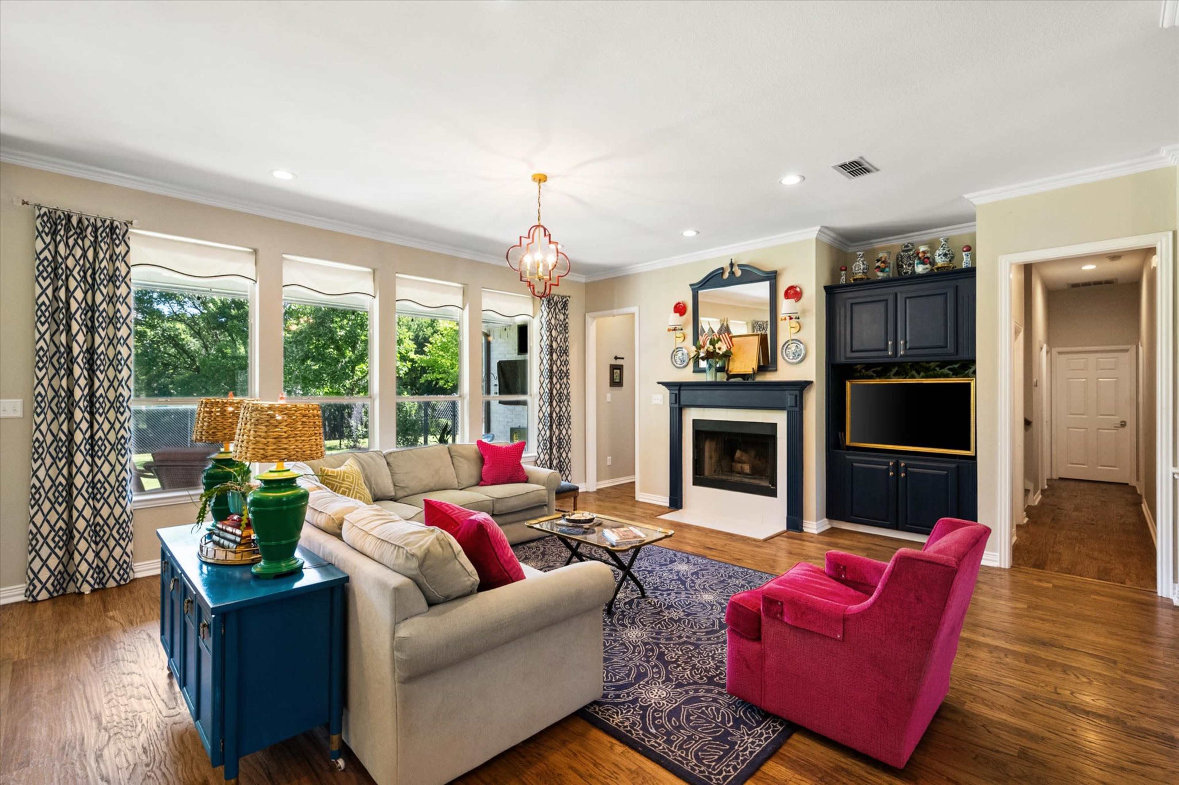 Media Ready Bright White Kitchen and Inspiring Design Image in Country Hills Estates, Fort Worth, TX