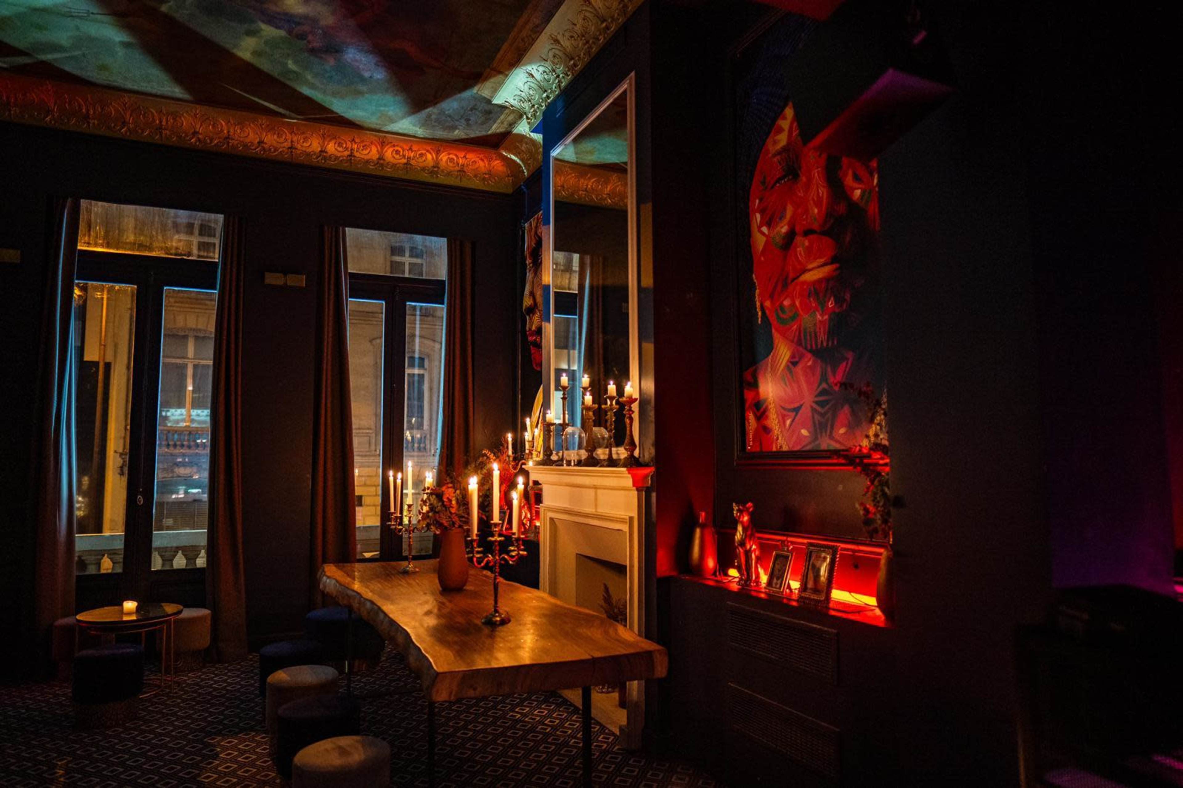 Maison George V Image in Champs-Élysées, Paris, 
