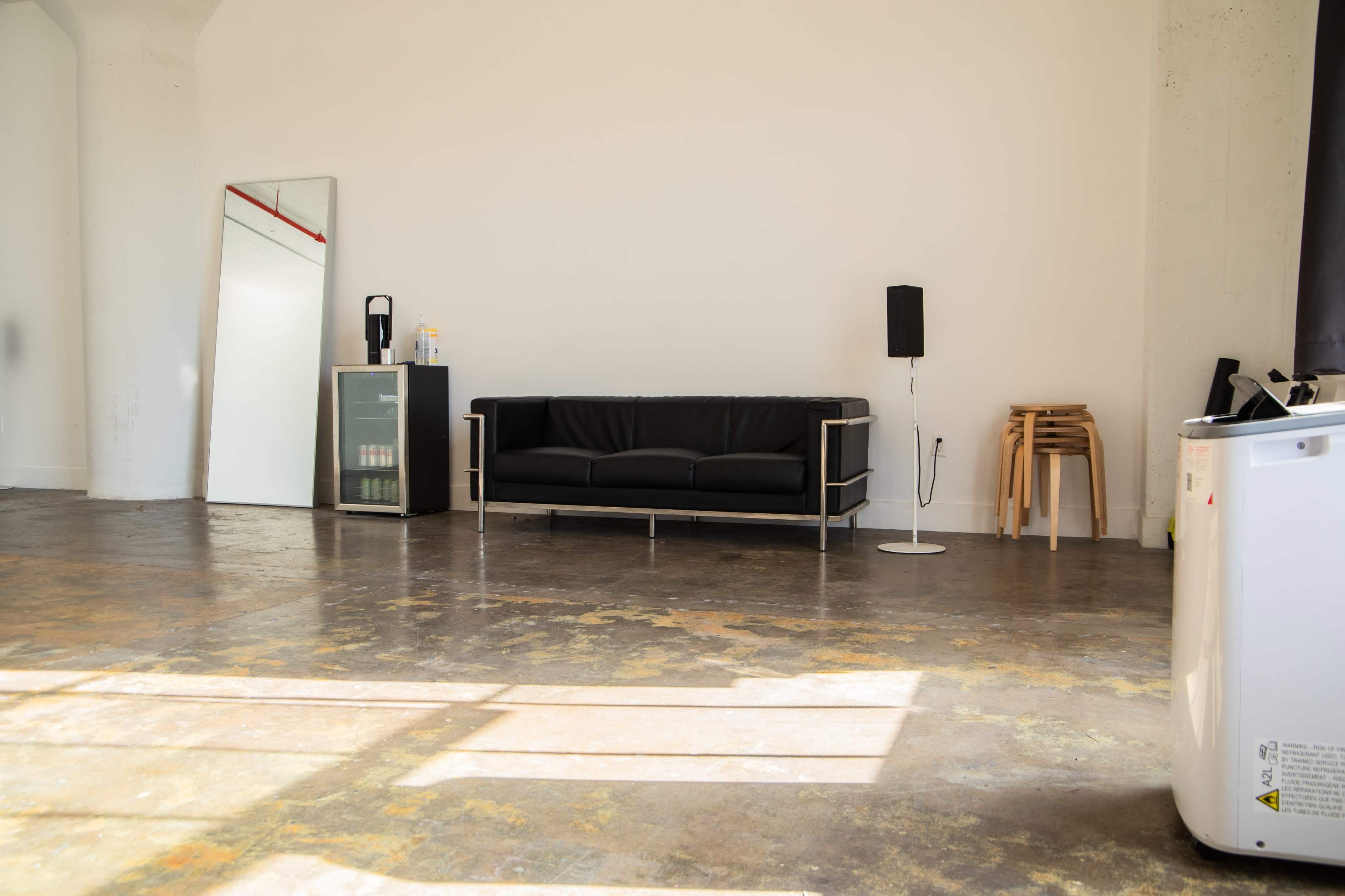 ALL INCLUSIVE PROFOTO EQUIPPED NATURAL LIGHT STUDIO Image in Central LA, Los Angeles, CA