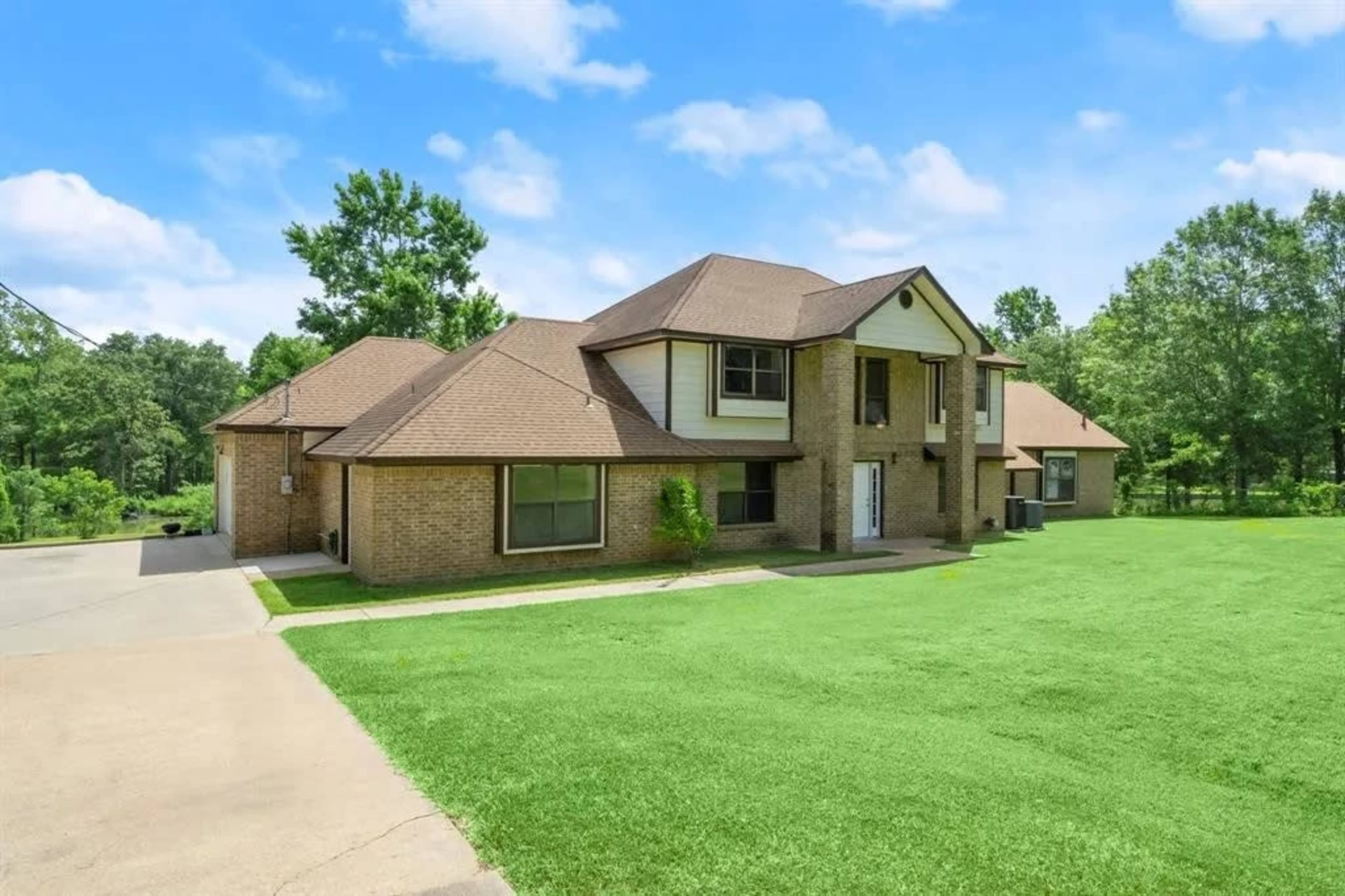 Lake Livingston water front Estate Image in , Livingston, TX