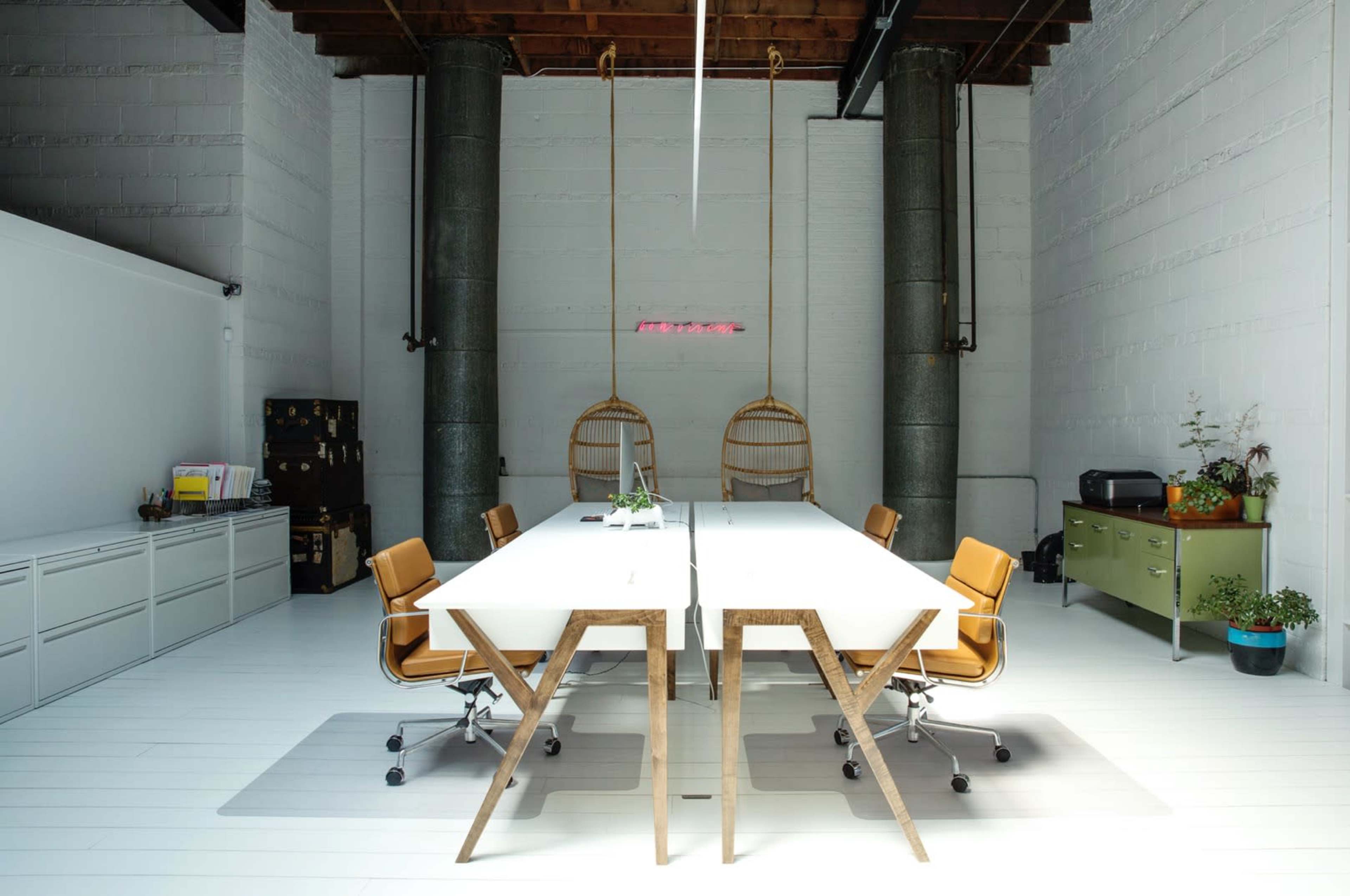 Bright Natural Light Studio Loft on Grand Ave in Ukrainian Village Image in West Town, Chicago, IL