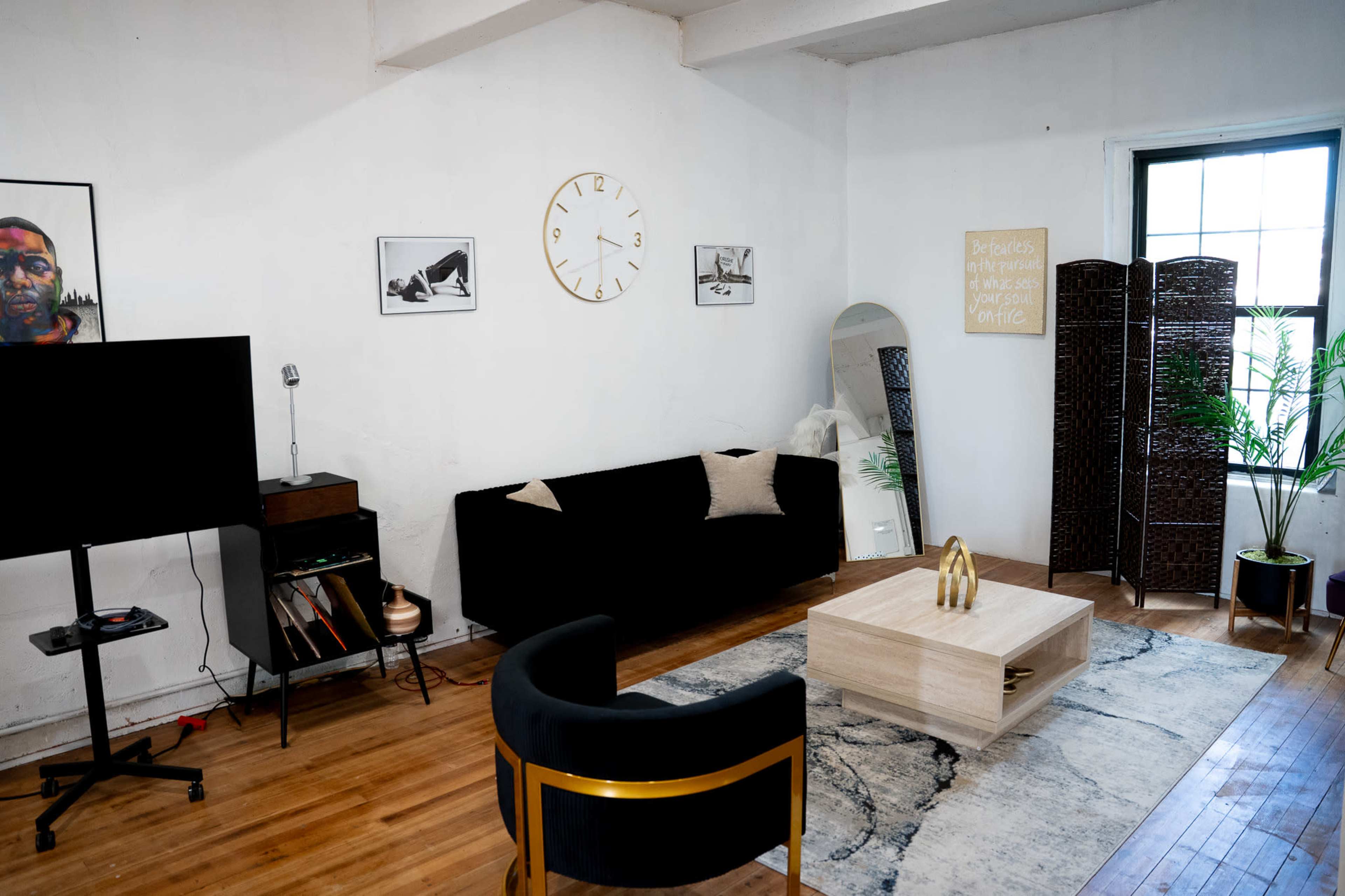 Philly West Suburbs Chic Lighted Studio Loft with White Brick Image in Coatesville, Coatesville, PA