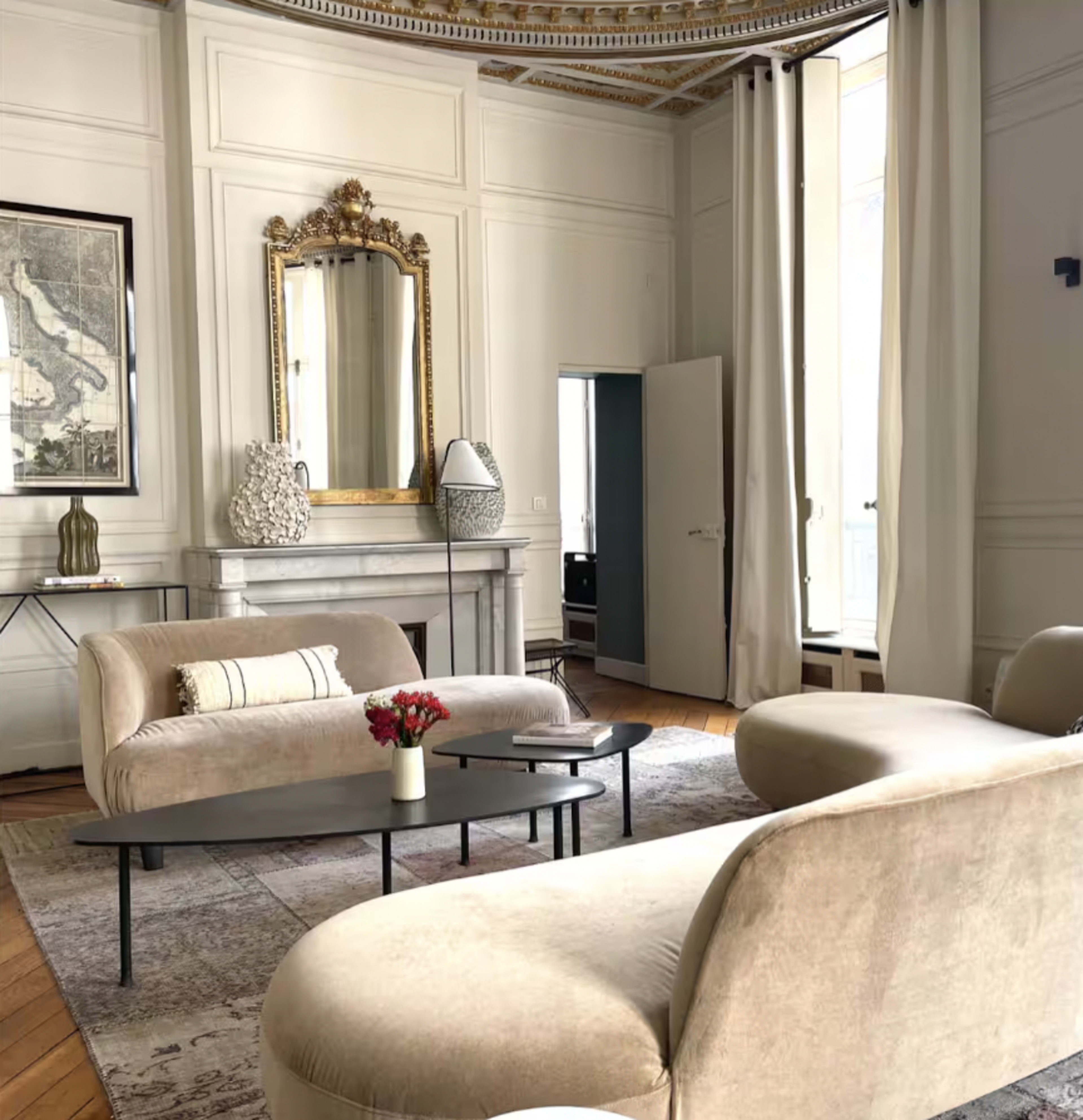 Bright, Elegant & Versatile Space for Photoshoots, Events, and Pop-Up Shops Image in Sentier, Paris, 