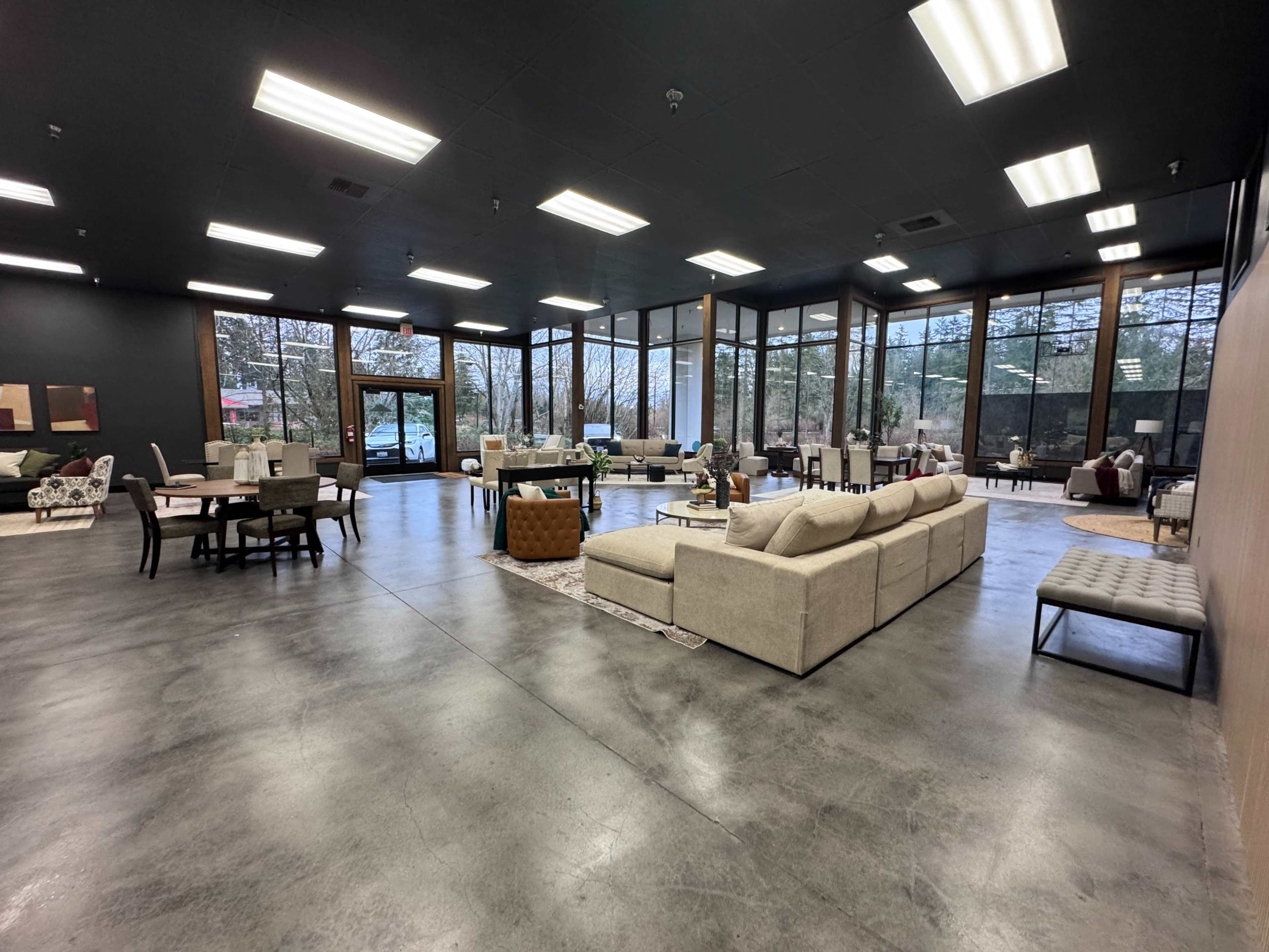 A Modern, spacious showroom with lots of nature light Image in Lynnwood, lynnwood, WA