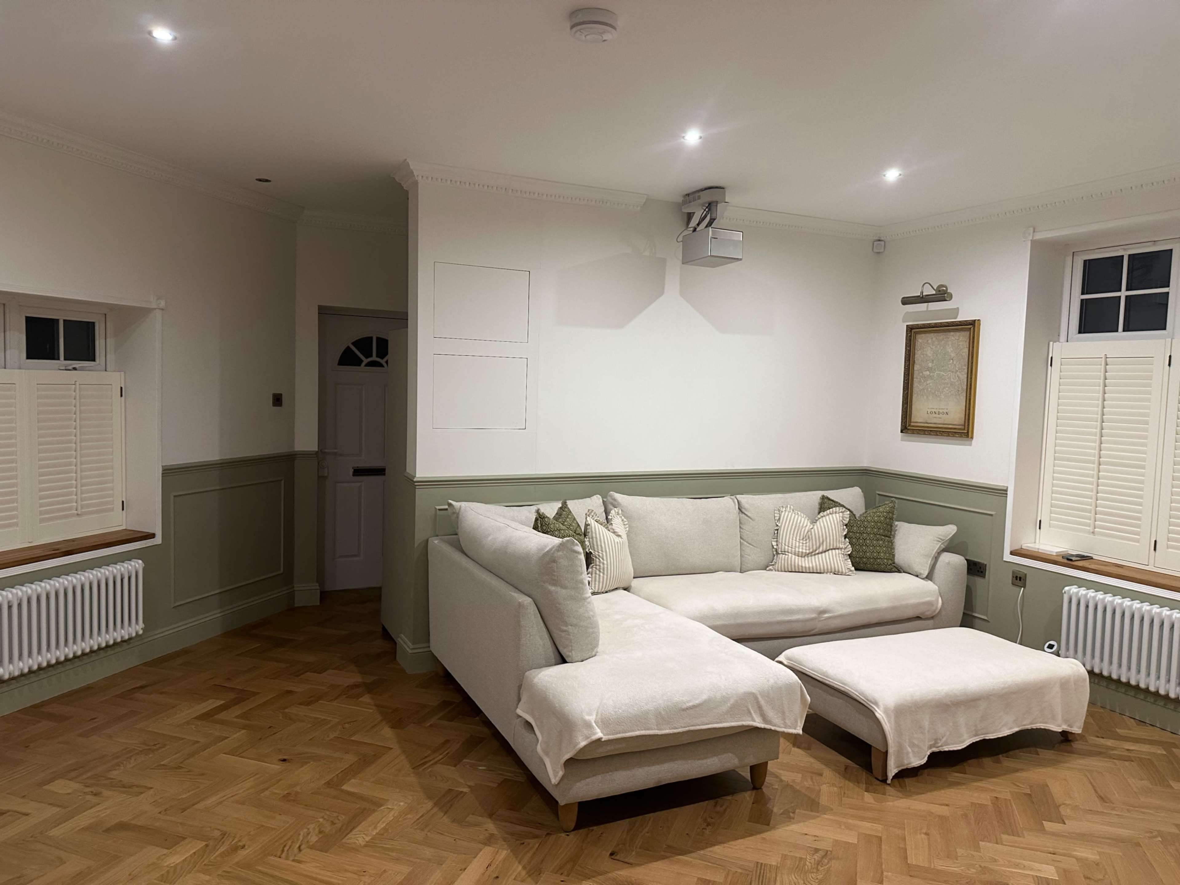 Bright Neutral Content Room w/ White Screen Backdrop + RGB Lights Image in Hornchurch, Hornchurch, ENG