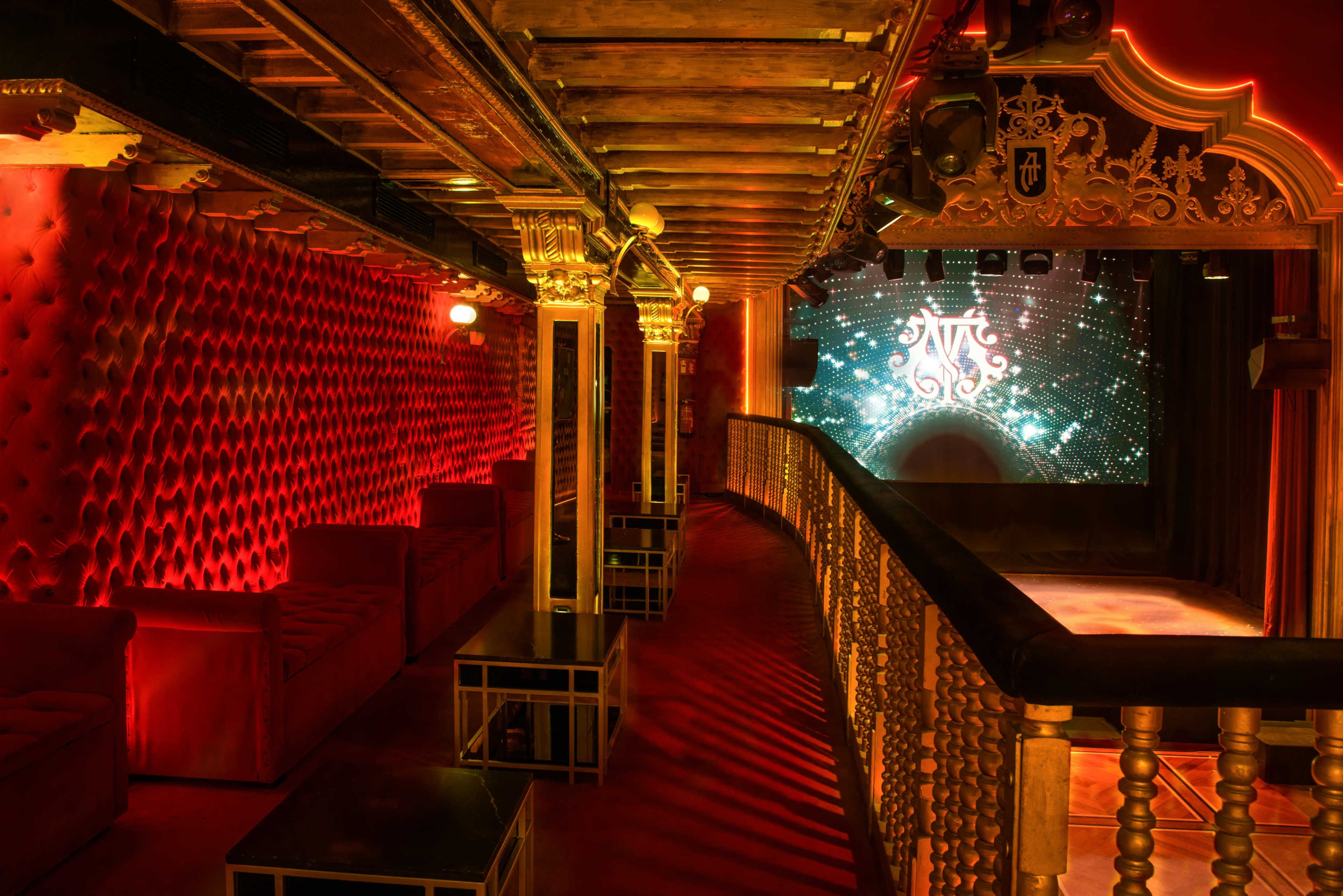 Teatro del siglo XX en pleno centro de Madrid. Imagen en Cortes, Madrid, M