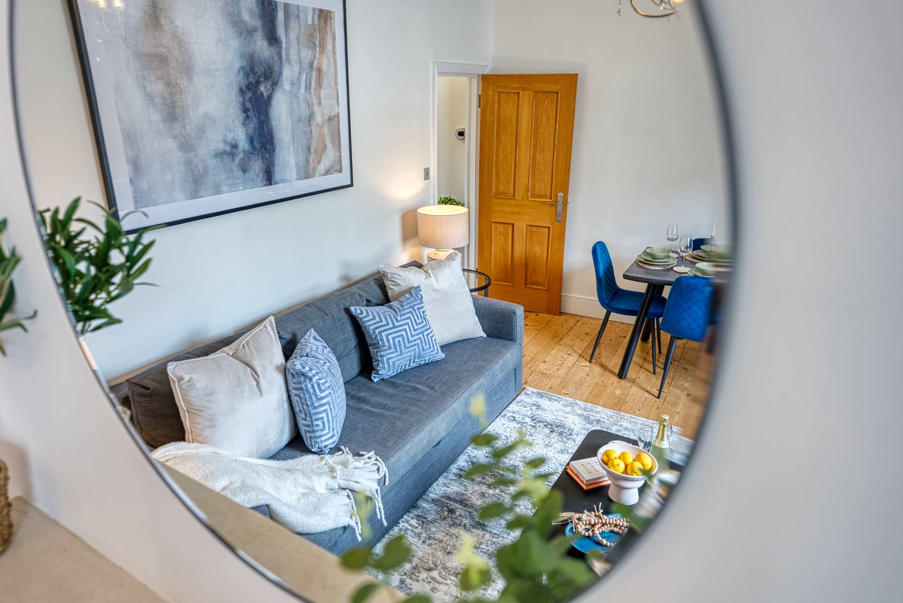 Oxford  Terrace Stunning 2-BR Flat, Near Ocean Village Image in Southampton City Centre, Southampton, ENG