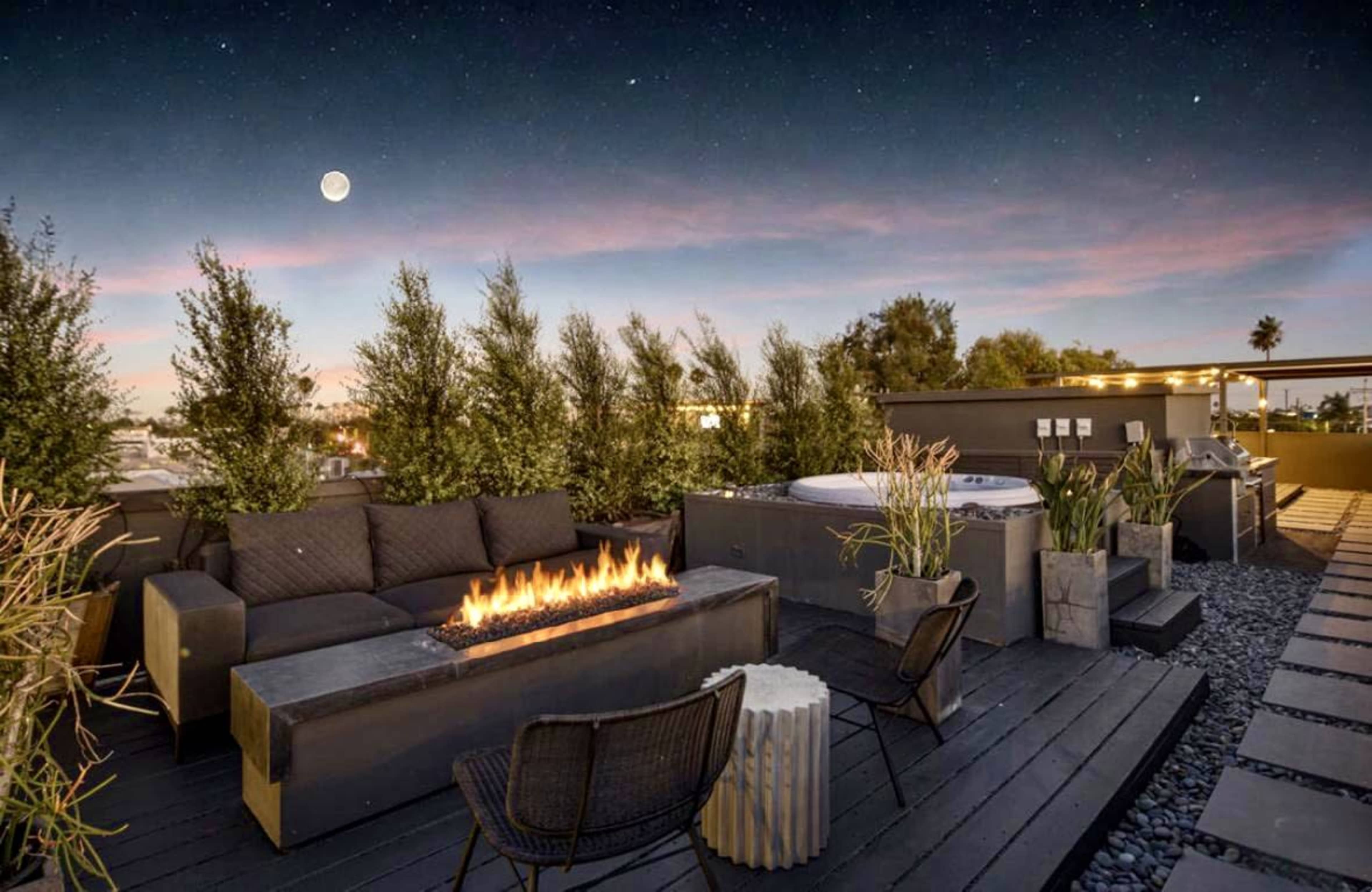 Venice Beach Gem: Rooftop Hot tub Theater Firepit Image in Venice, Venice, CA