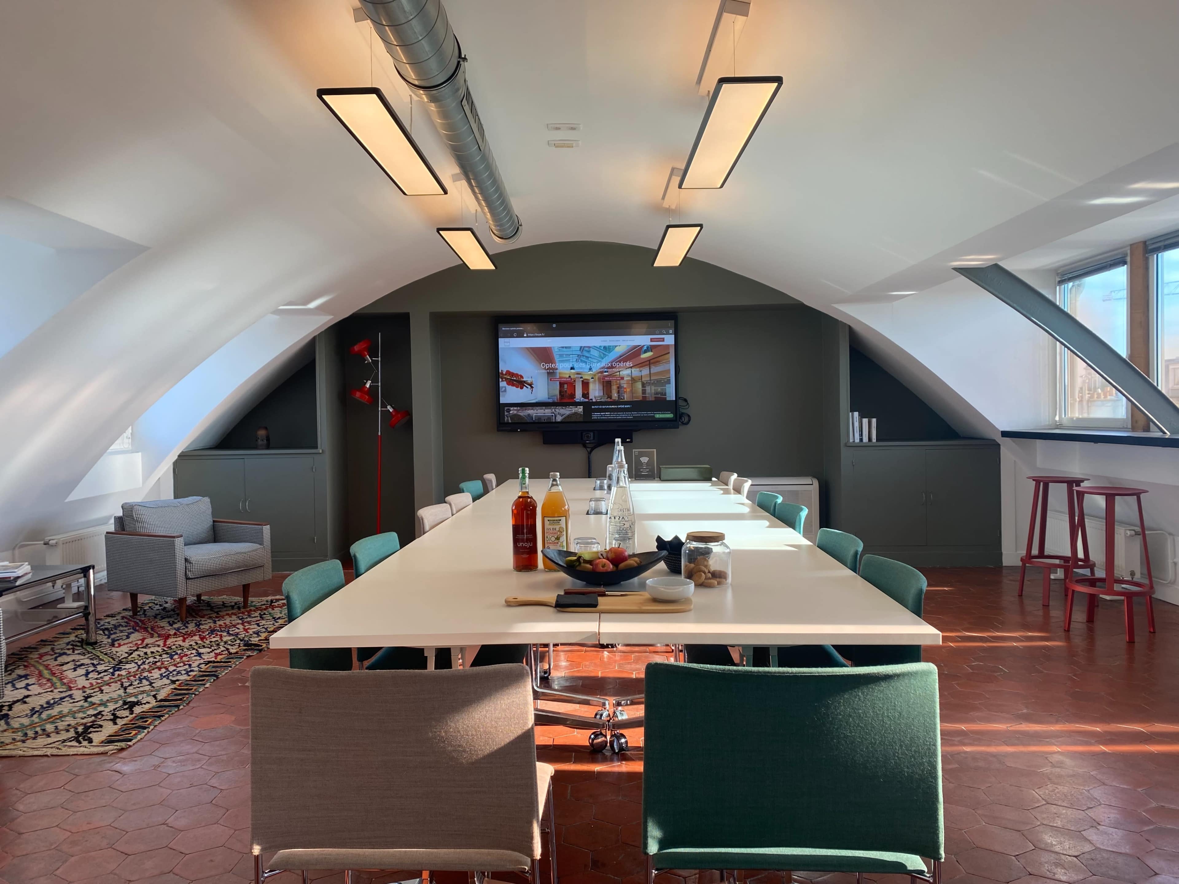 Salle Eiffel - réunion pour 14 personnes Image in St Vincent de Paul, Paris