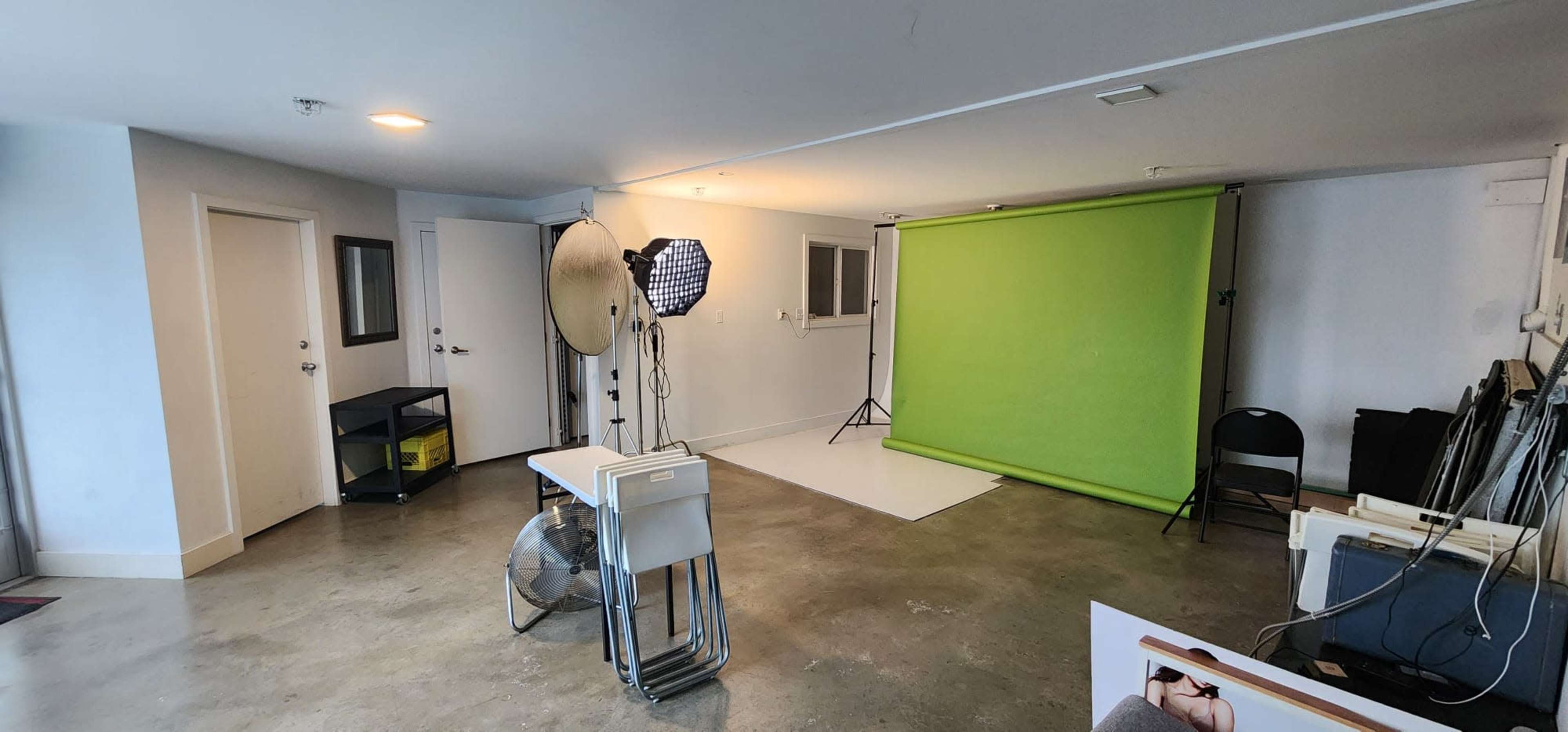 Bright Studio For Photo/Video Shoots w/ Ground Level Access Image in Central Vancouver, Vancouver, BC