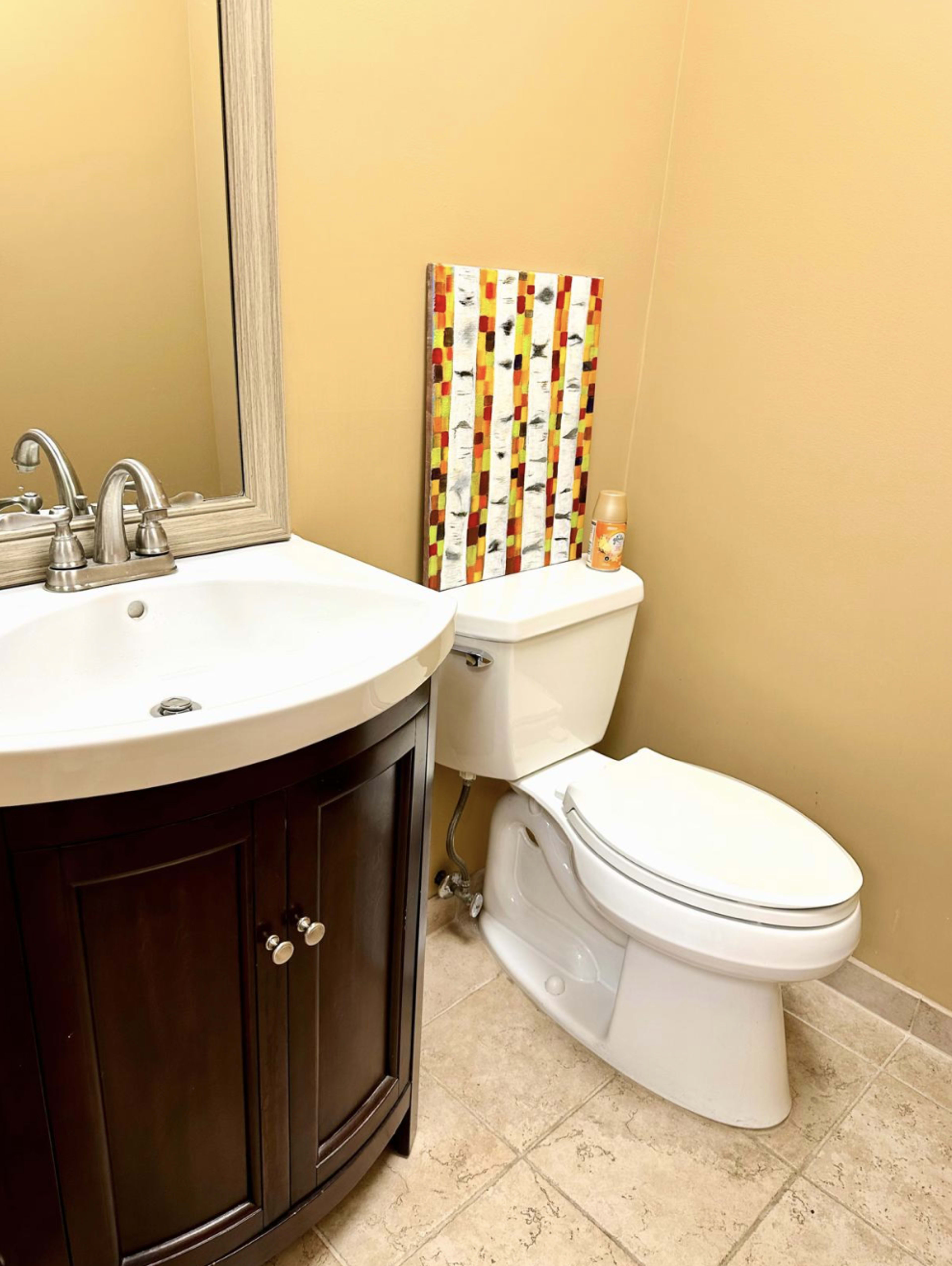 Cozy & Quiet Urban Studio with Free Onsite Parking – West Babylon Image in Babylon, West Babylon, NY