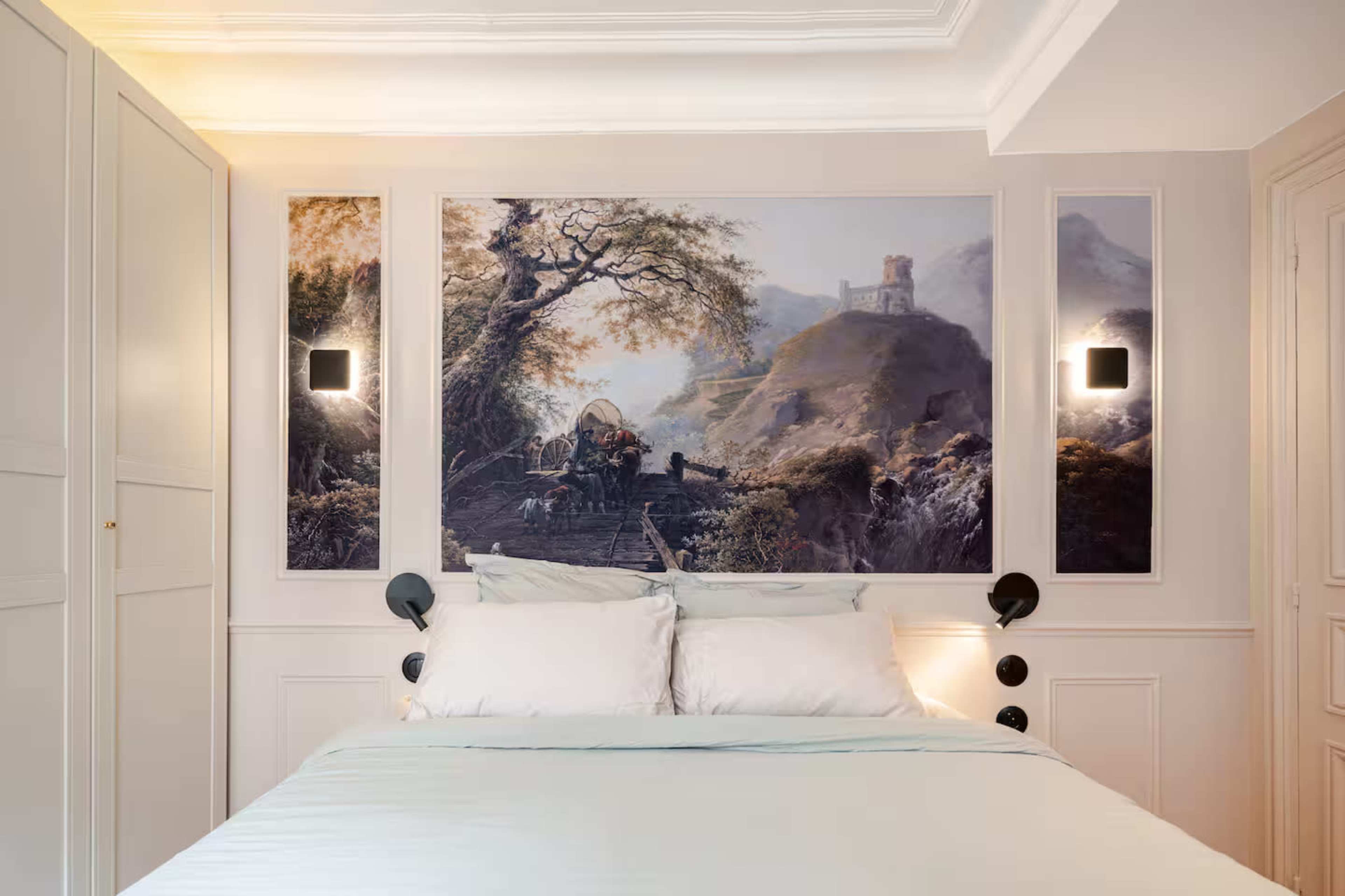 Élégant appartement haussmannien square d'Anvers Image in Rochechouart, Paris