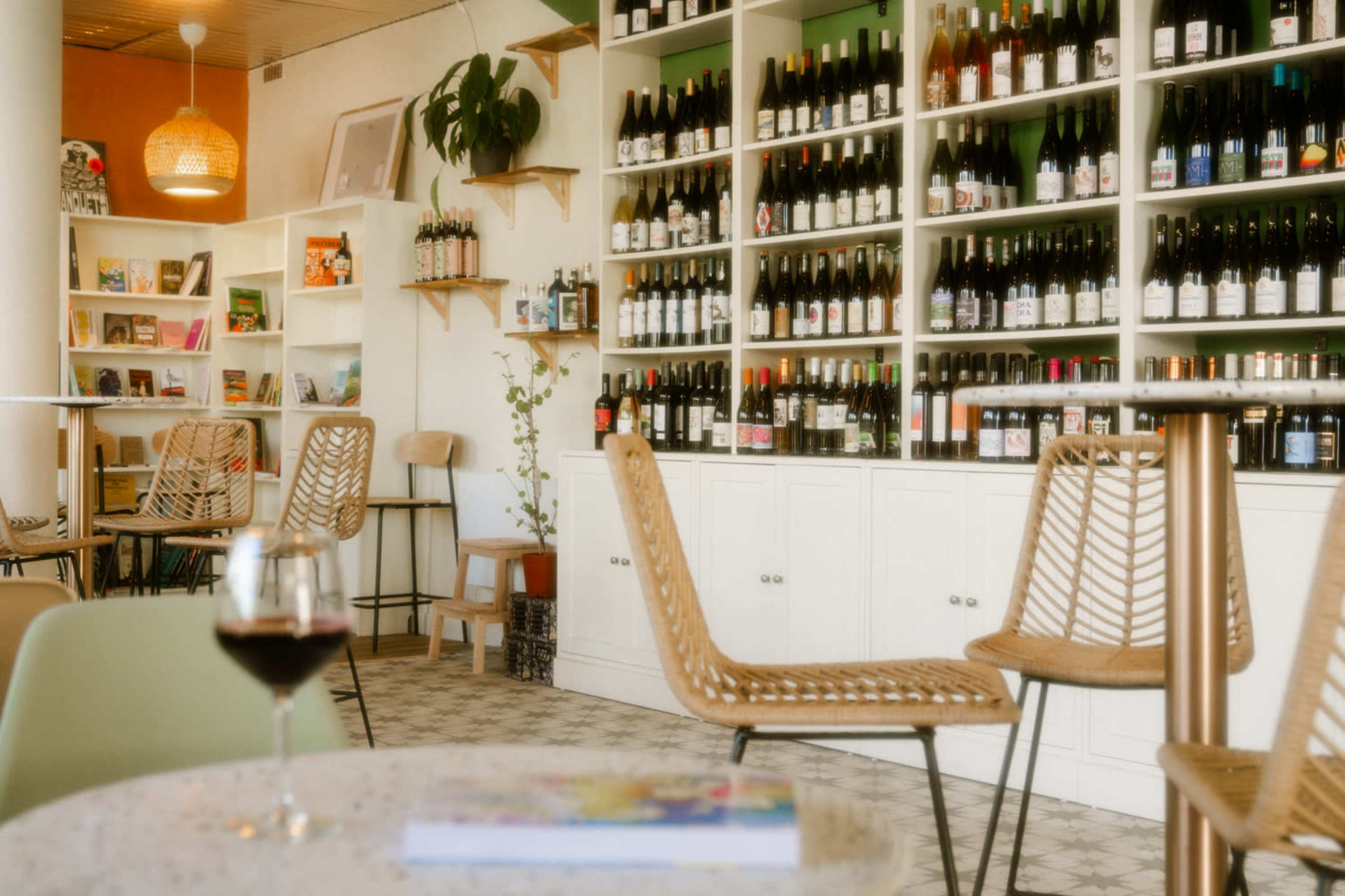Café librairie caviste Image in Quartier de la Gare, Paris, 