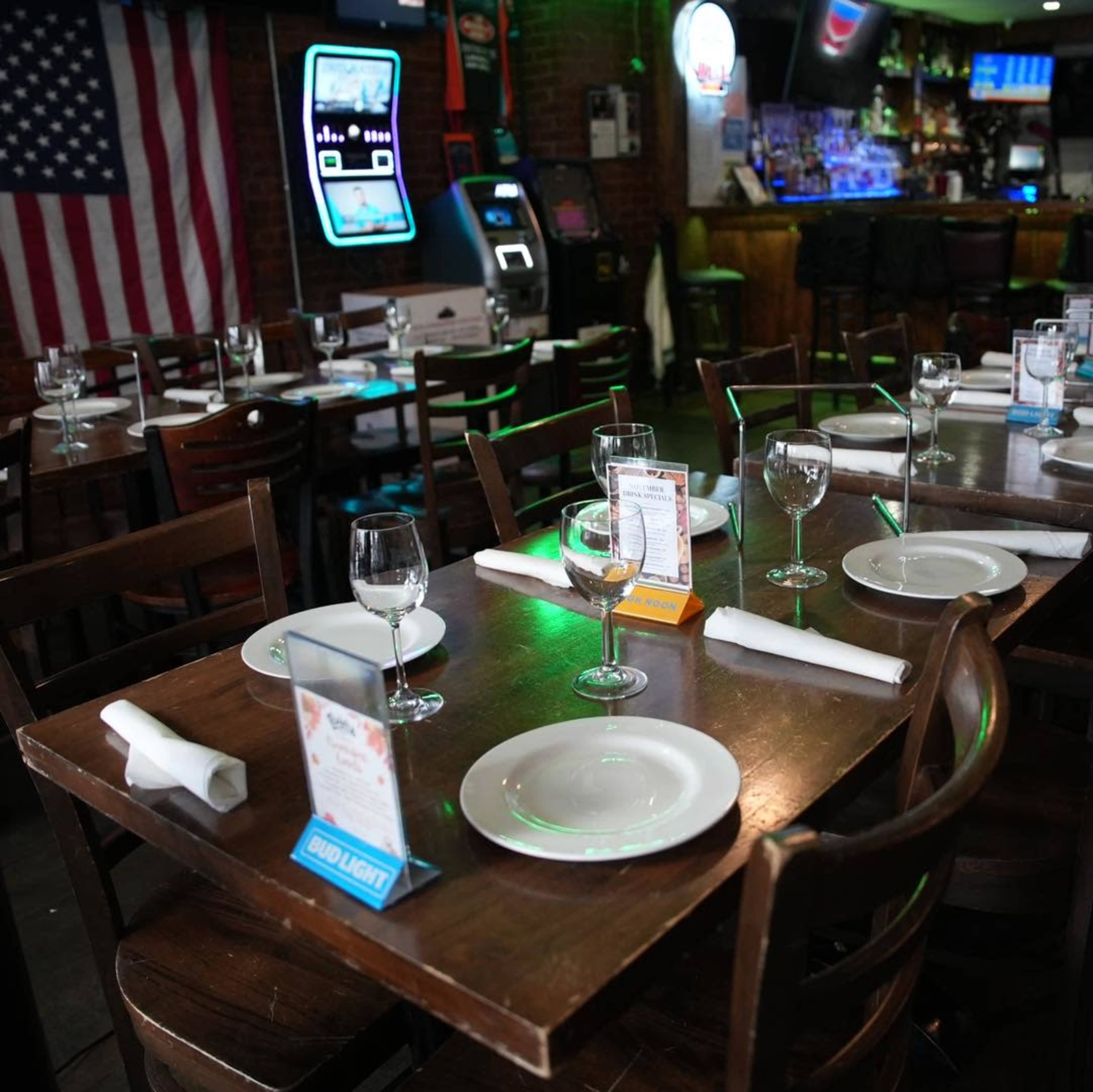 Ralph's Sports Bar & Restaurant Image in Todt Hill, Staten Island, NY