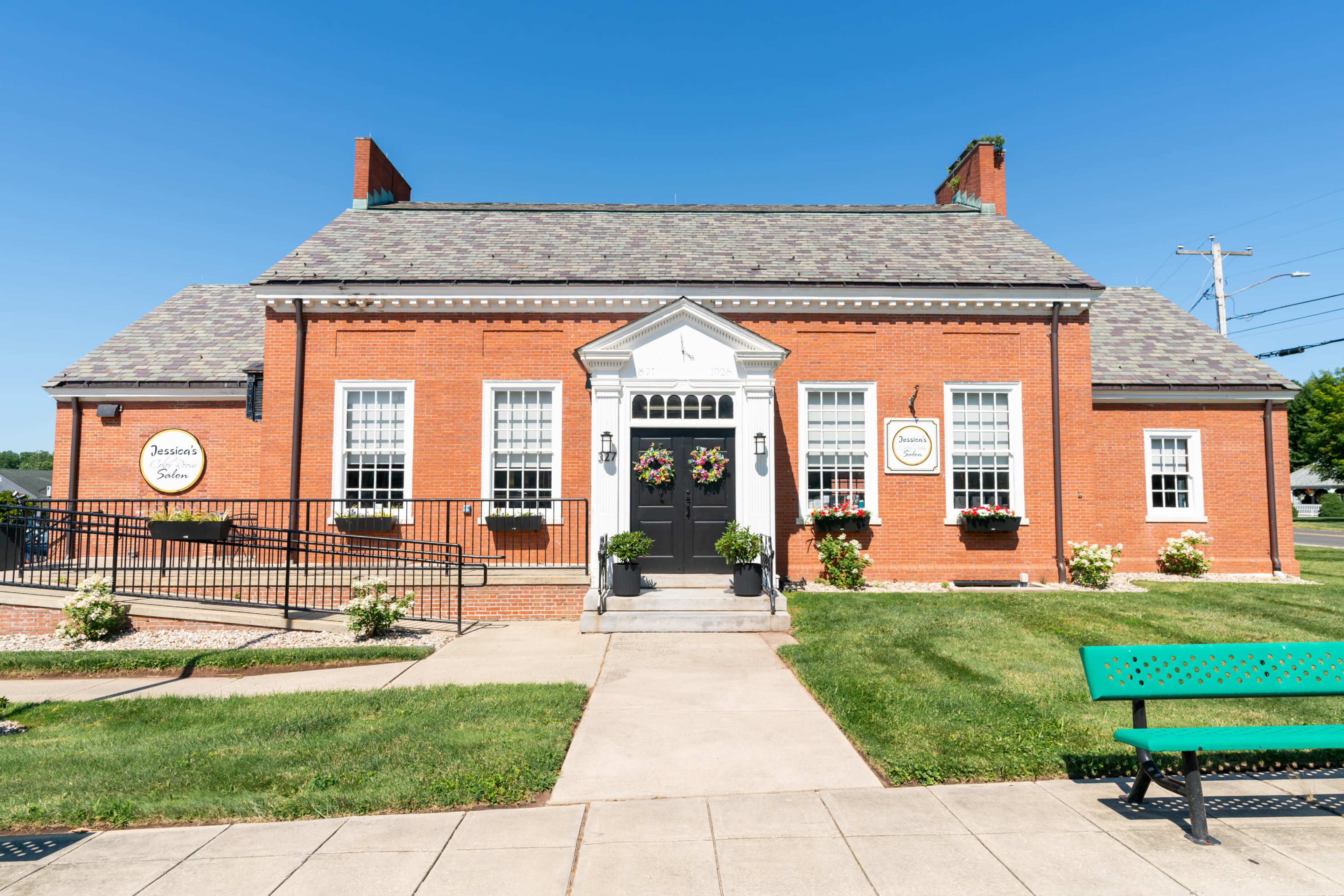 Historical building, old bank with a vault Image in Cromwell, Cromwell, CT