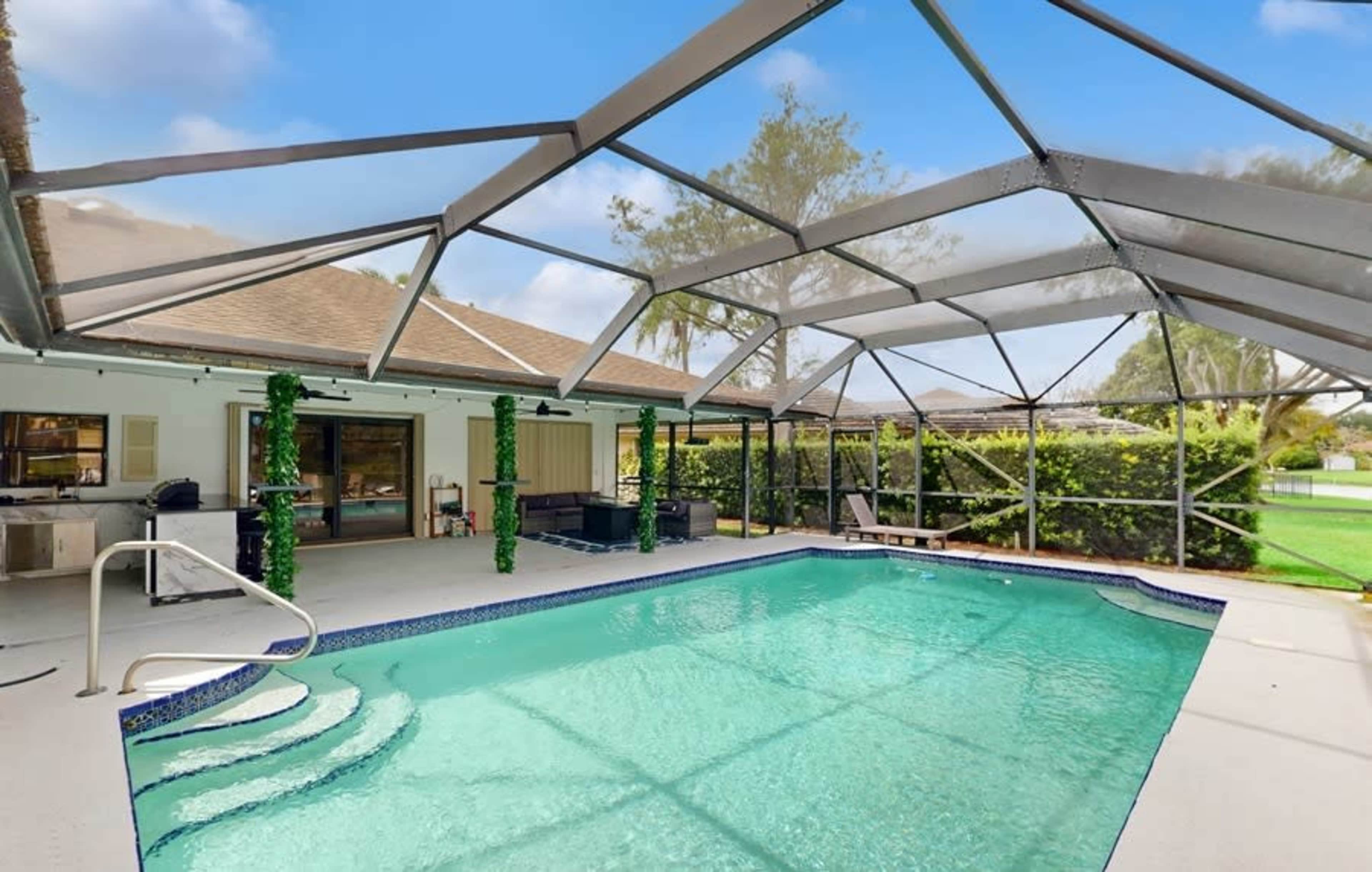 Lakefront  with Heated Pool. 3 min WEF Image in Wellington, Wellington, FL