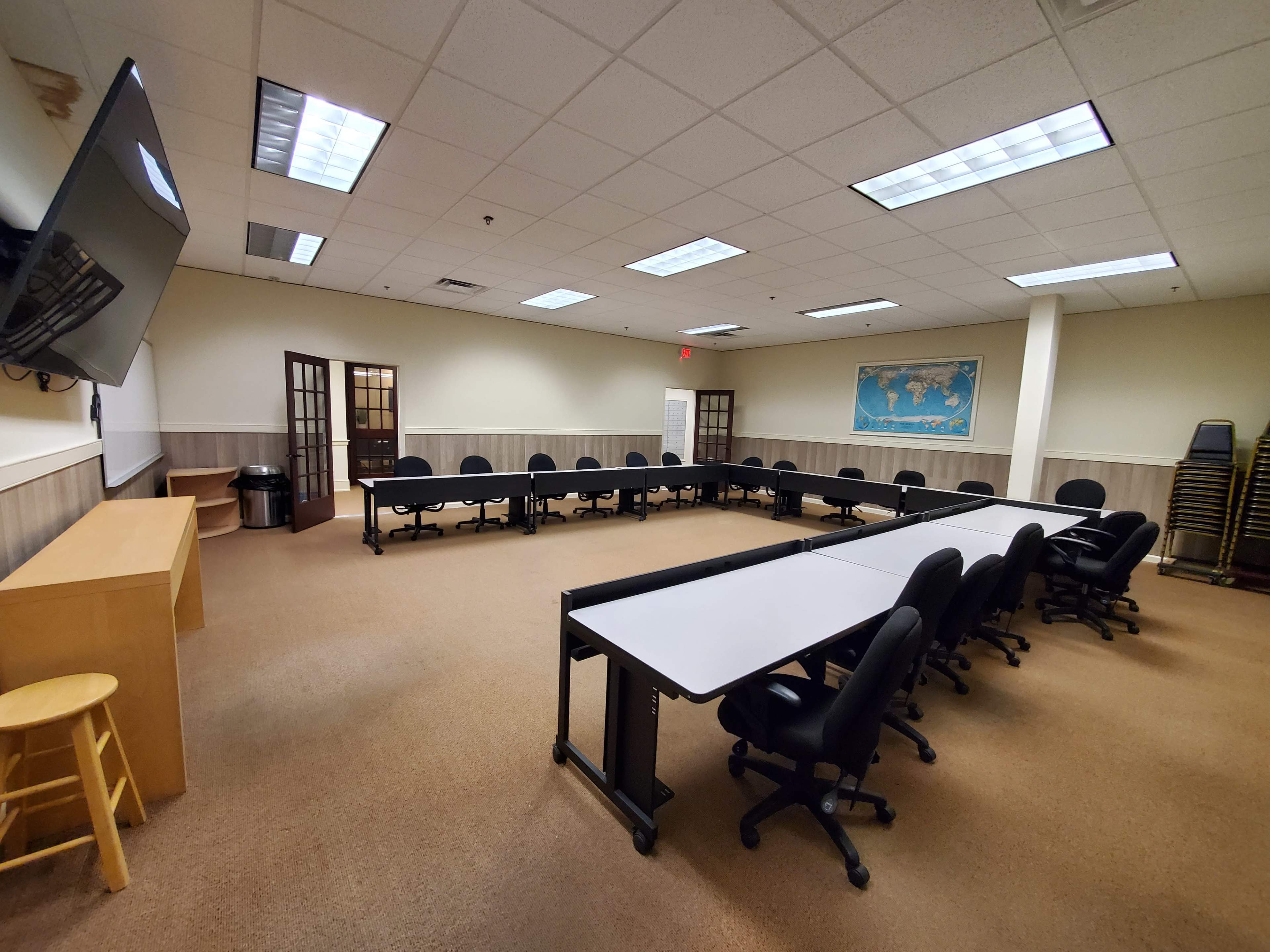 Oak Spacious Meeting Room with Large TV and Whiteboard Image in Upper Merion Township, King of Prussia, PA