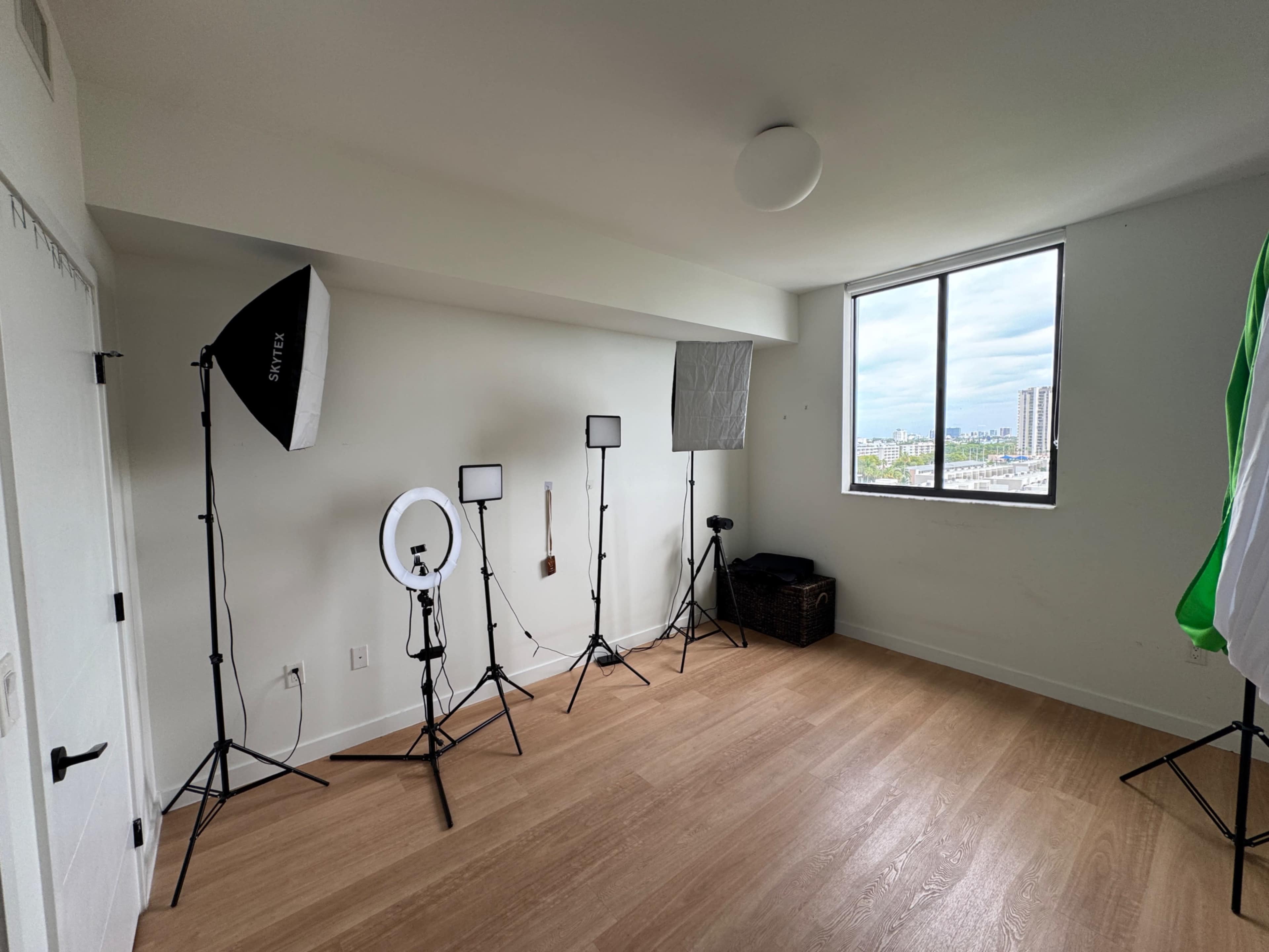 Kitchen, Living room & Studio space for shoots/video/podcasting. Green screen, White Screen, Black Screen, Blue Screen. Editing and services can be included but are a extra charge, lighting equipment, mixer & mics Image in , Miami, FL