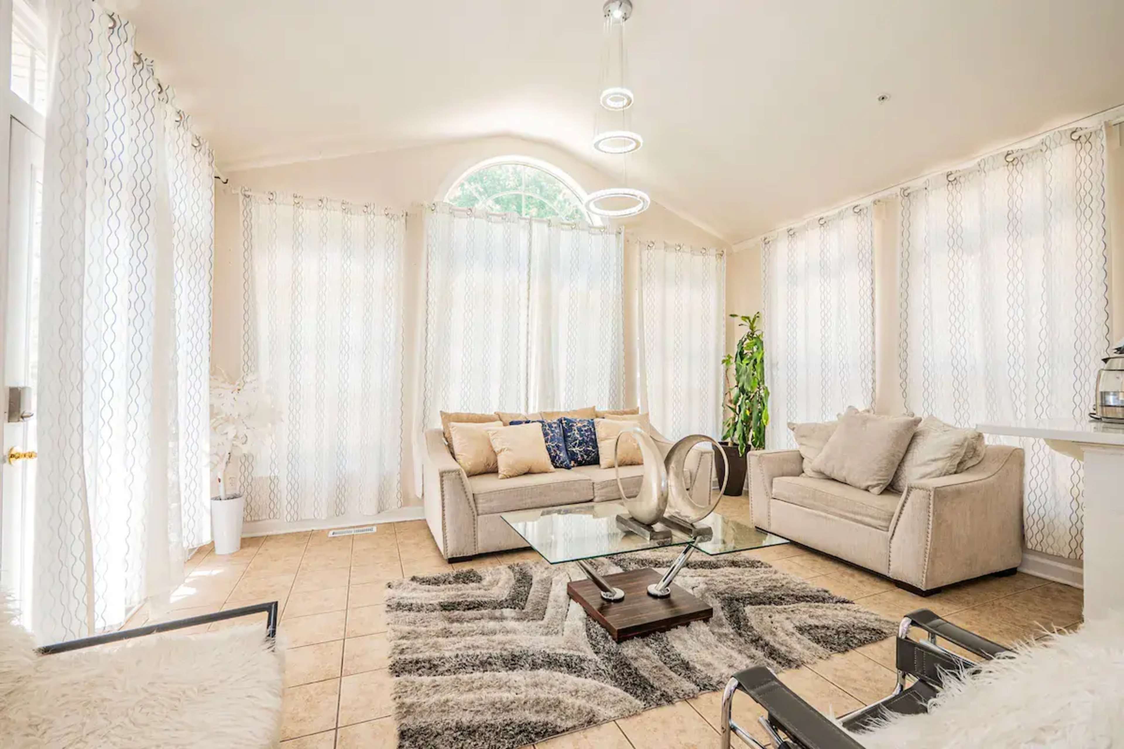 Spacious and Cozy 8 Bedrooms house w/ Gym near D.C Image in Glenn Dale, Glenn Dale, MD