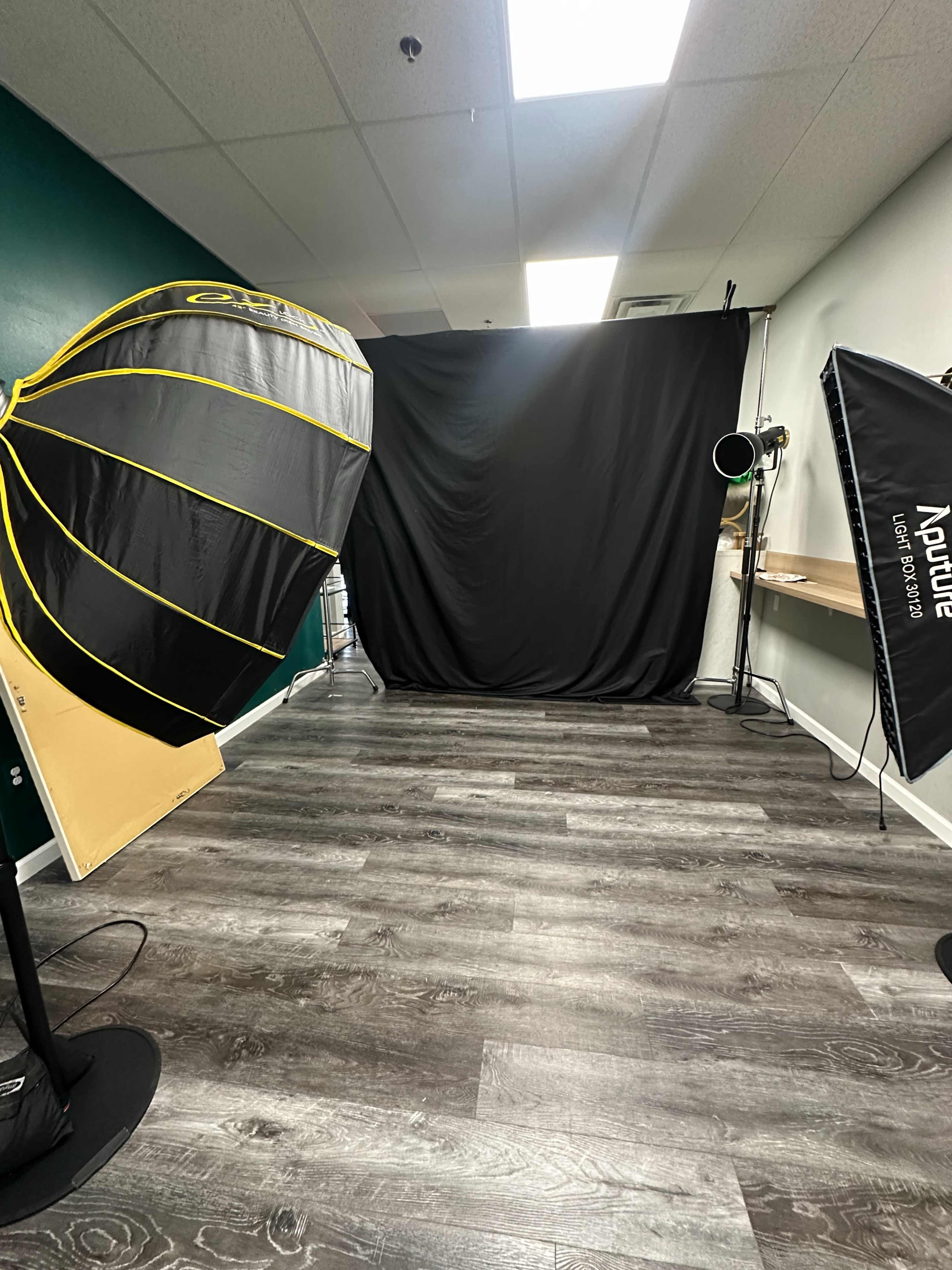 All-in-One Beauty + Photo Studio for Creators Image in Shelby Township, shelby township, MI