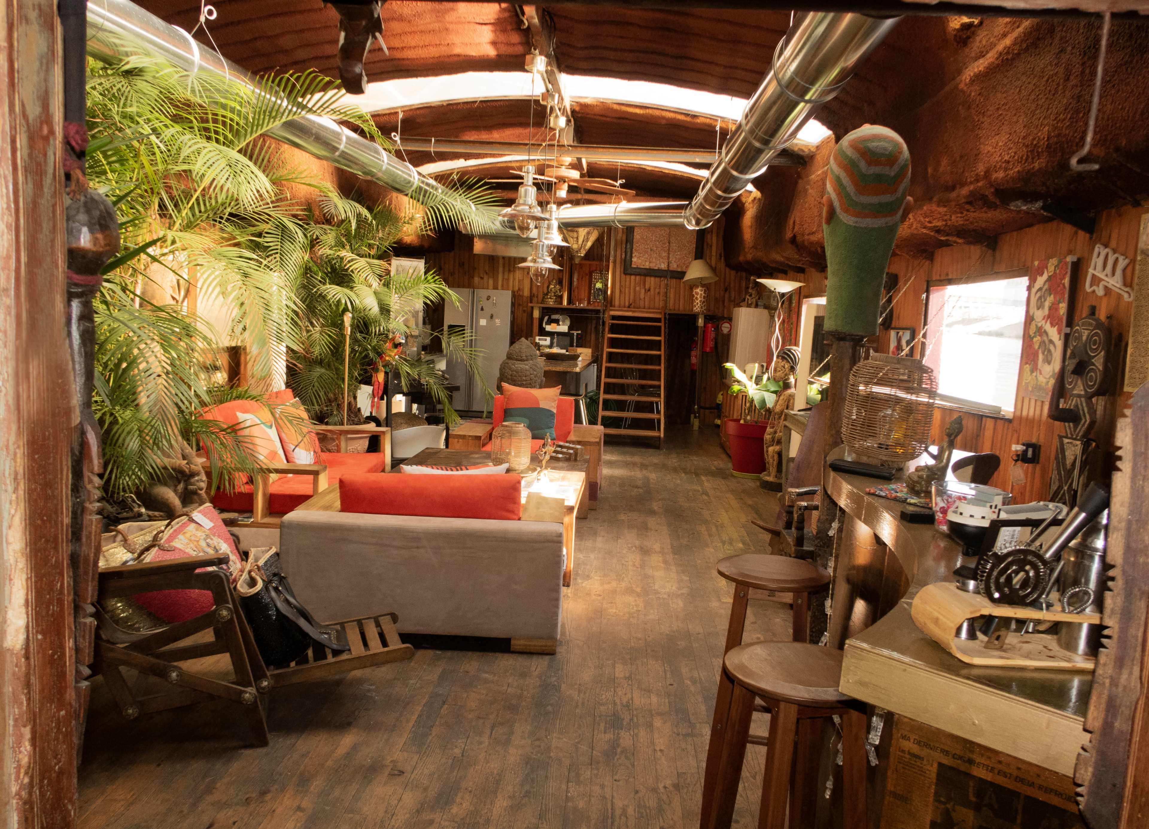 it's a boat on the river , very quiet  except us .... Image in , VILLENEUVE-LA-GARENNE