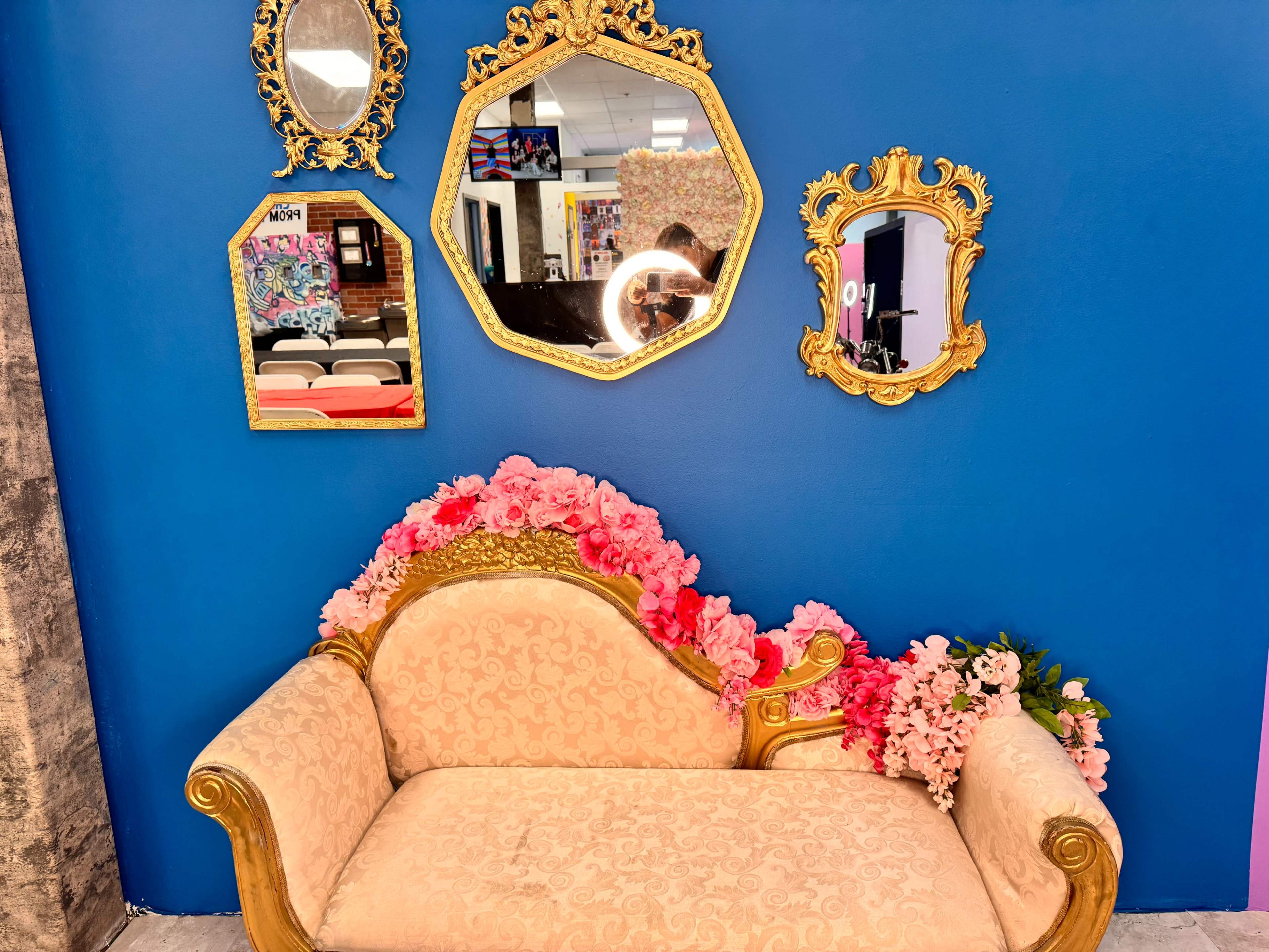 Trendy Studio with 20+ sets for photos or videos to spice up your event Image in Novi, Novi, MI