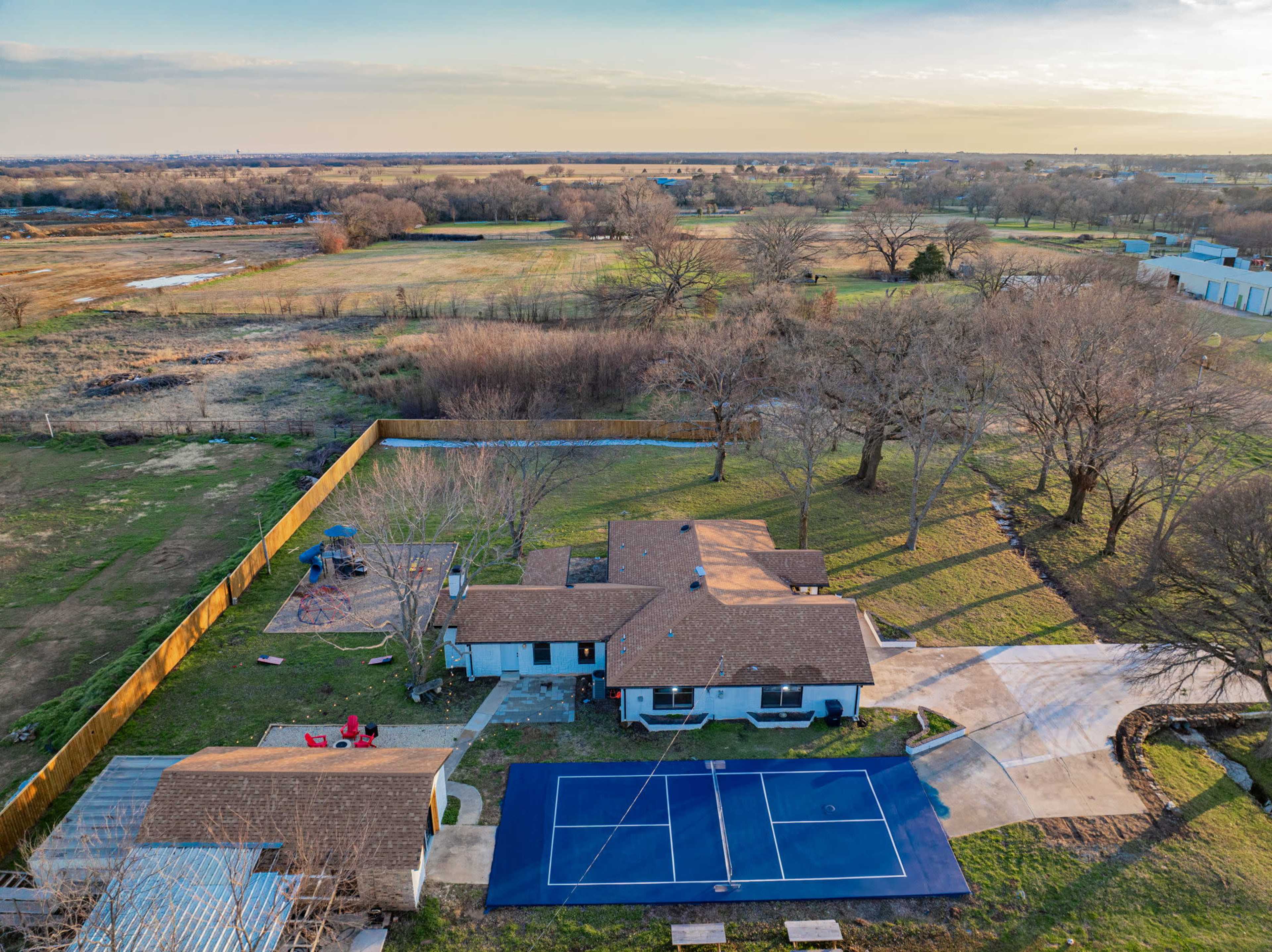 Mustang Memories-Cozy gatherings & Outdoor fun with Pickleball court and Kids Play area. Image in , Pilot Point, TX