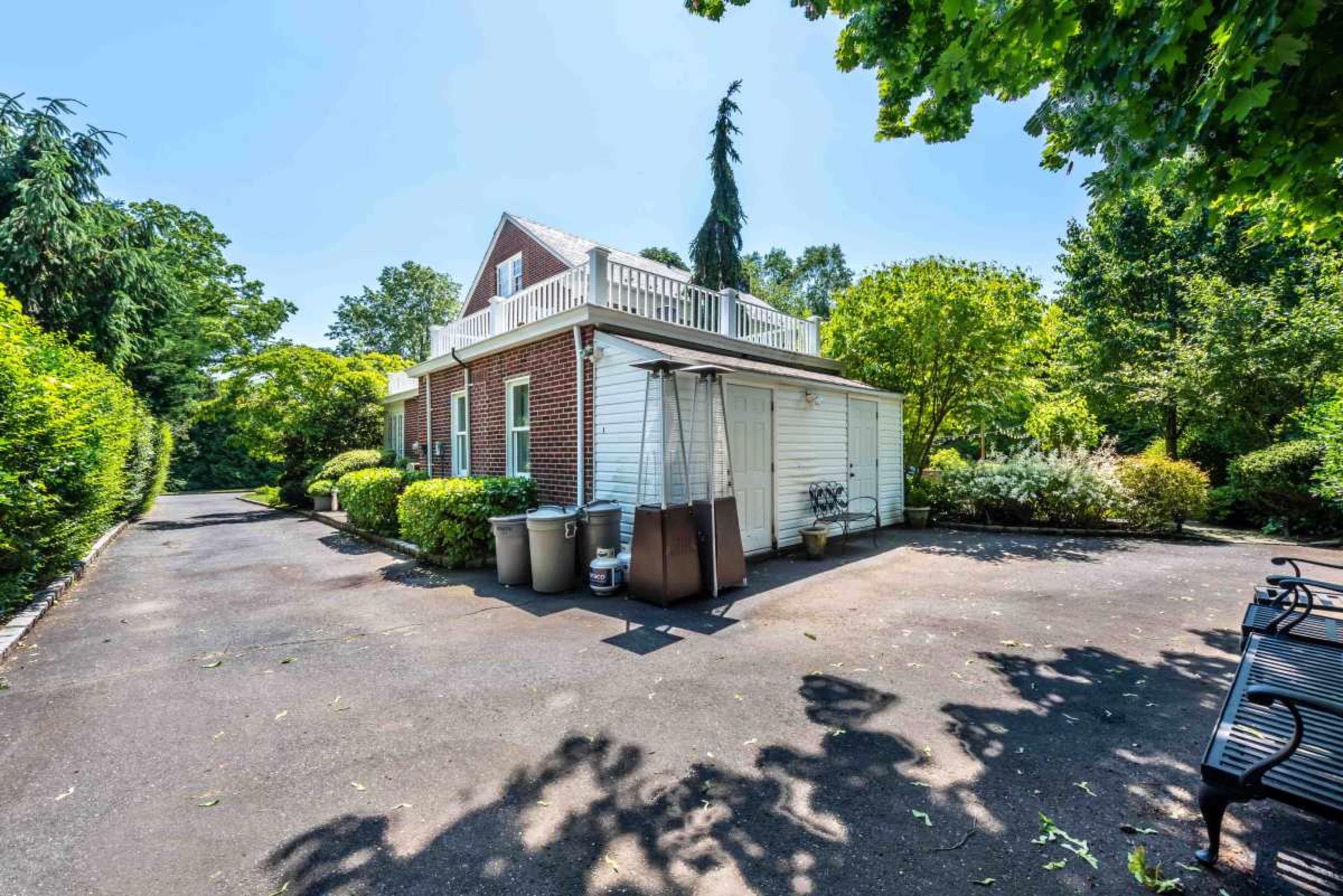 Beautiful home in Manhasset, Plandome NY Long island North shore Image in North Hempstead, Manhasset, NY