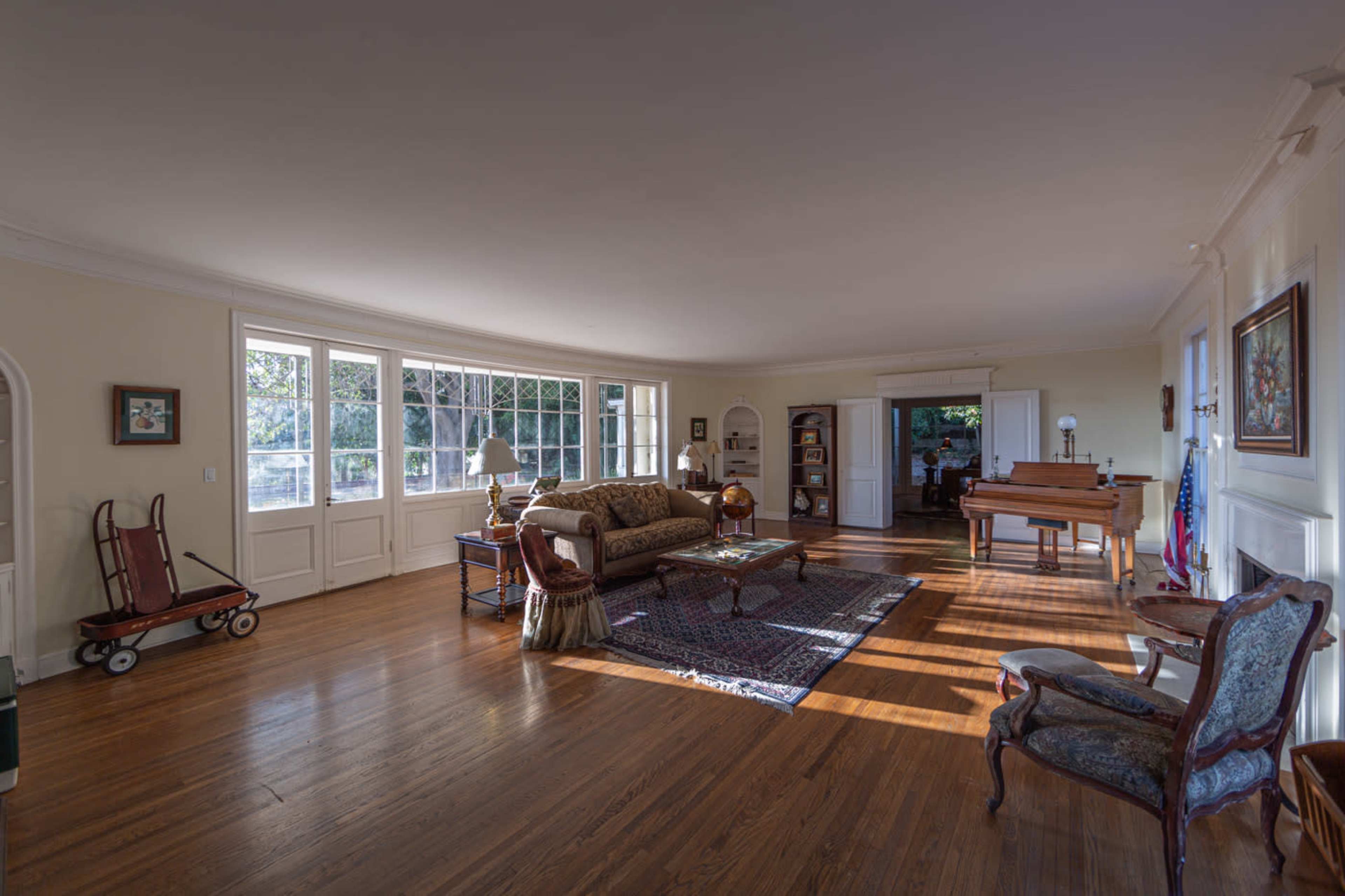 Abandoned vintage house #244 perfect for Film and Photo Image in Brentwood, los angeles, CA