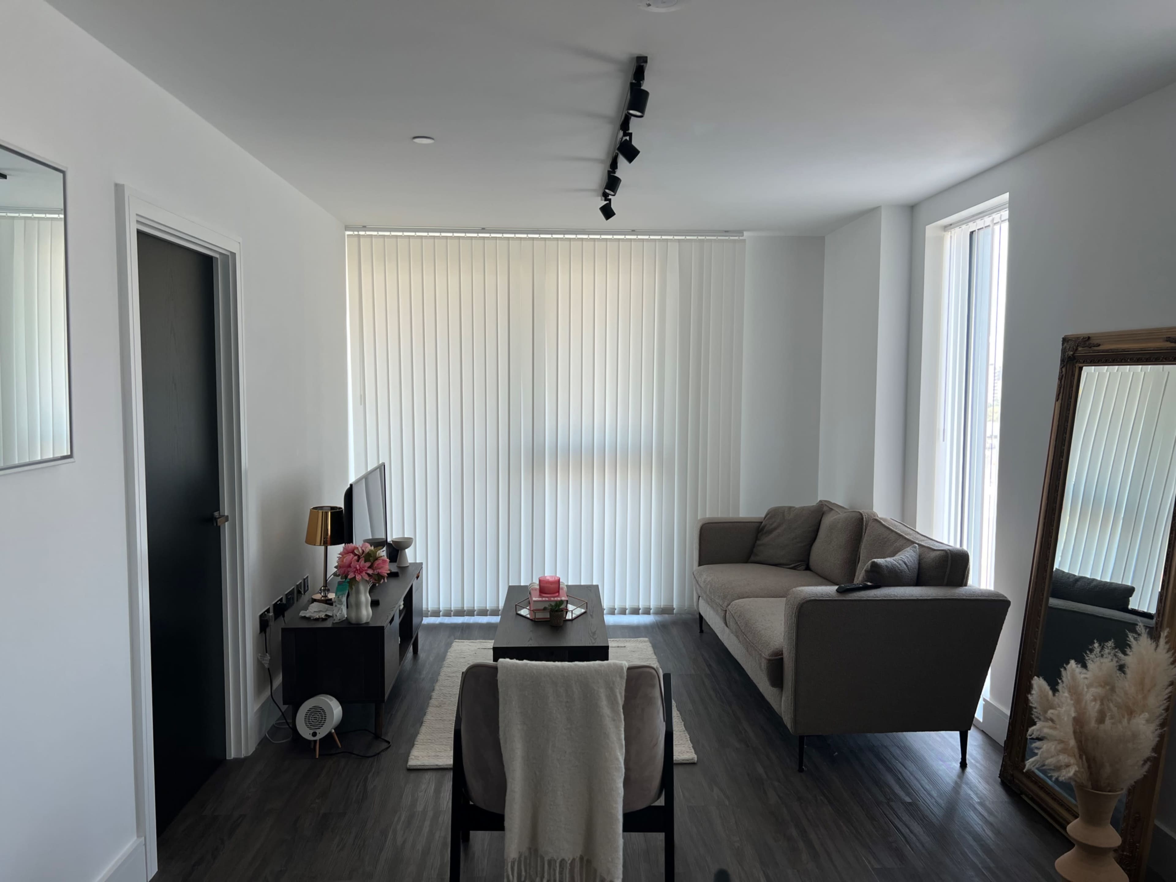 Modern Neutral Apartment/ Content Space/ Shortfilm Image in London, London, ENG