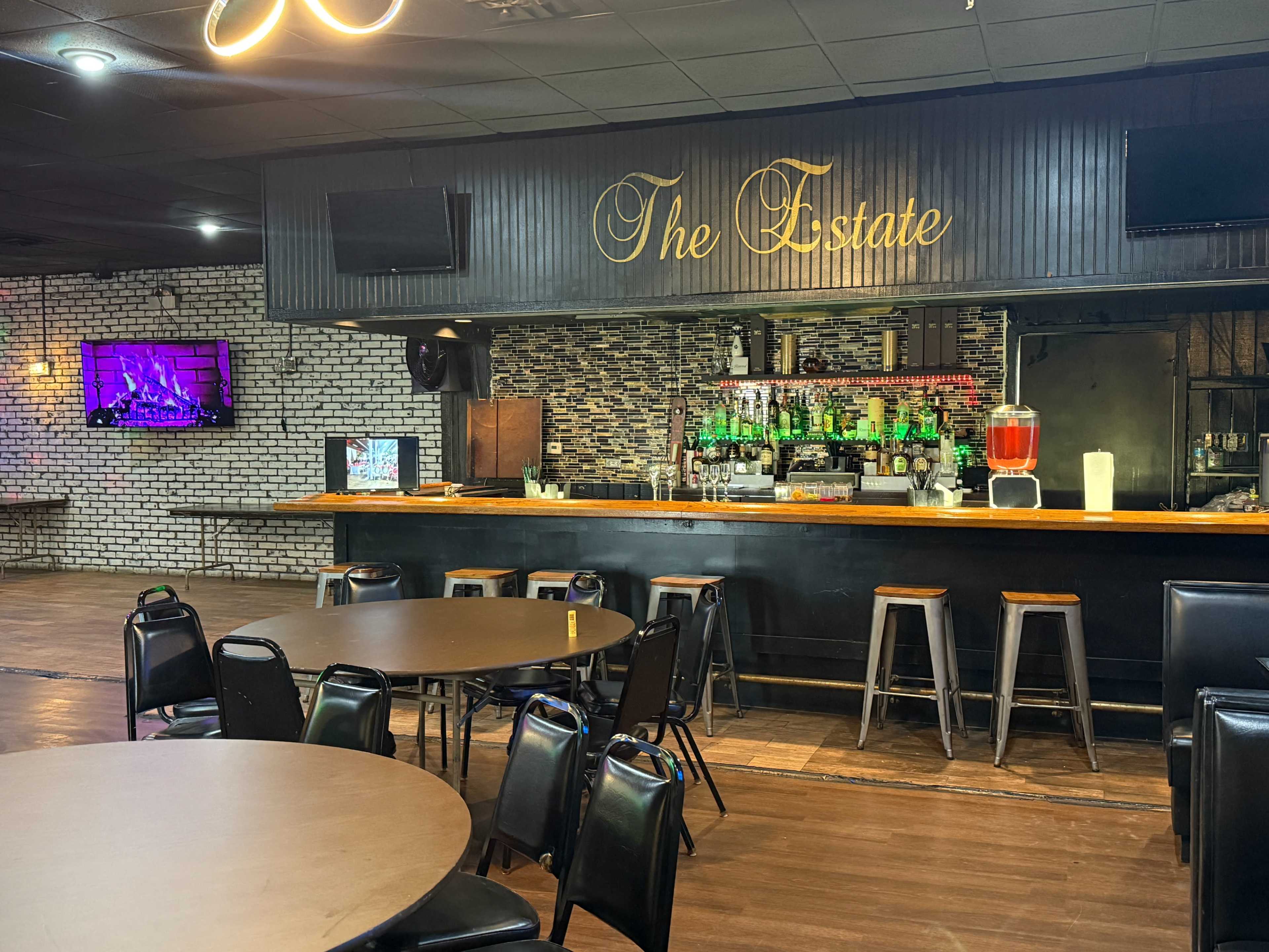 Beautiful Event Venue with Exposed Brick Image in Lyons Township, Justice, IL