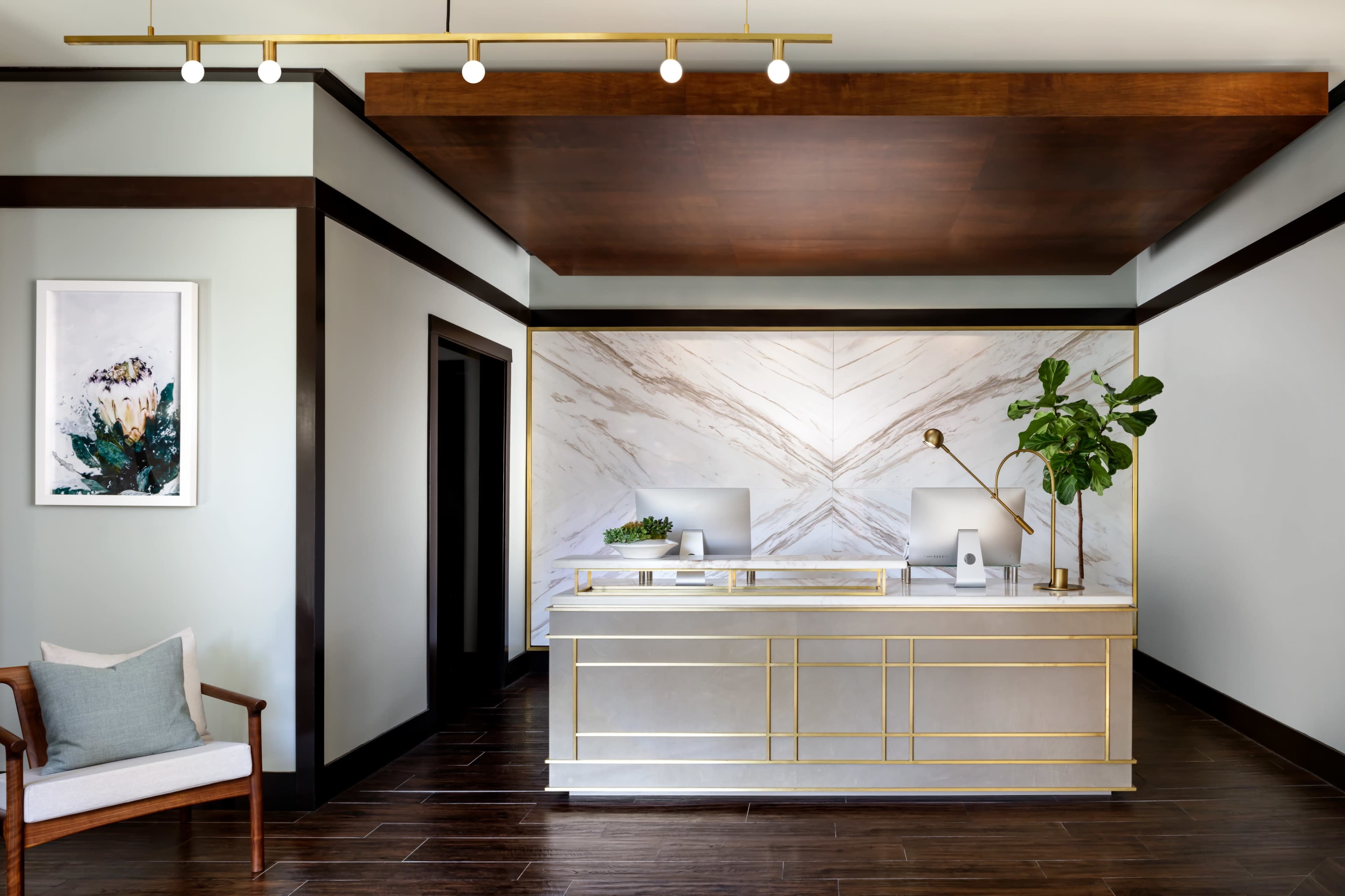 Luxury Meeting space w/ Natural Light and Video Conferencing Image in Mid-City, Santa Monica, CA