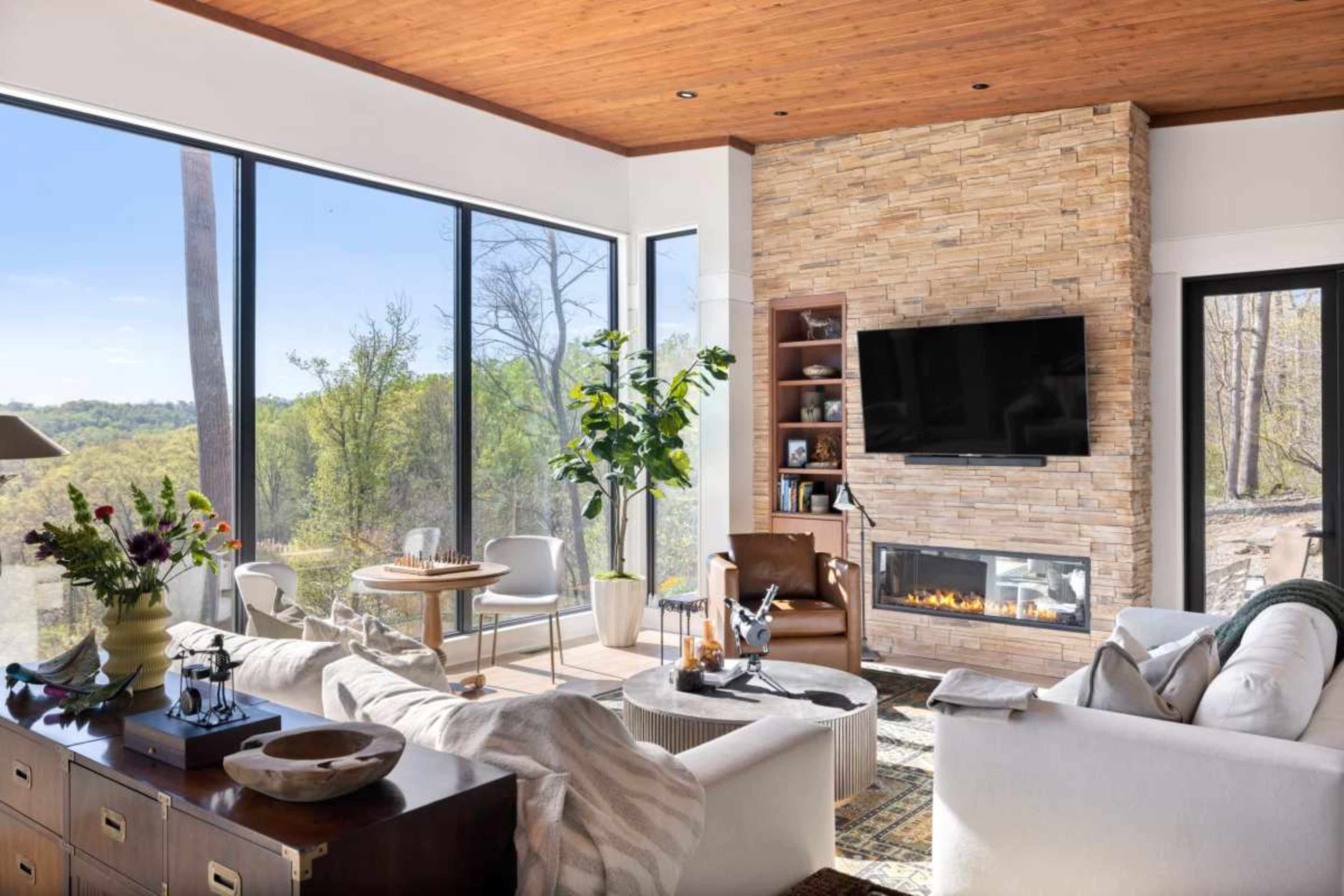 Resort Style Home with Lake and Mountain Views Image in , Morgantown, WV