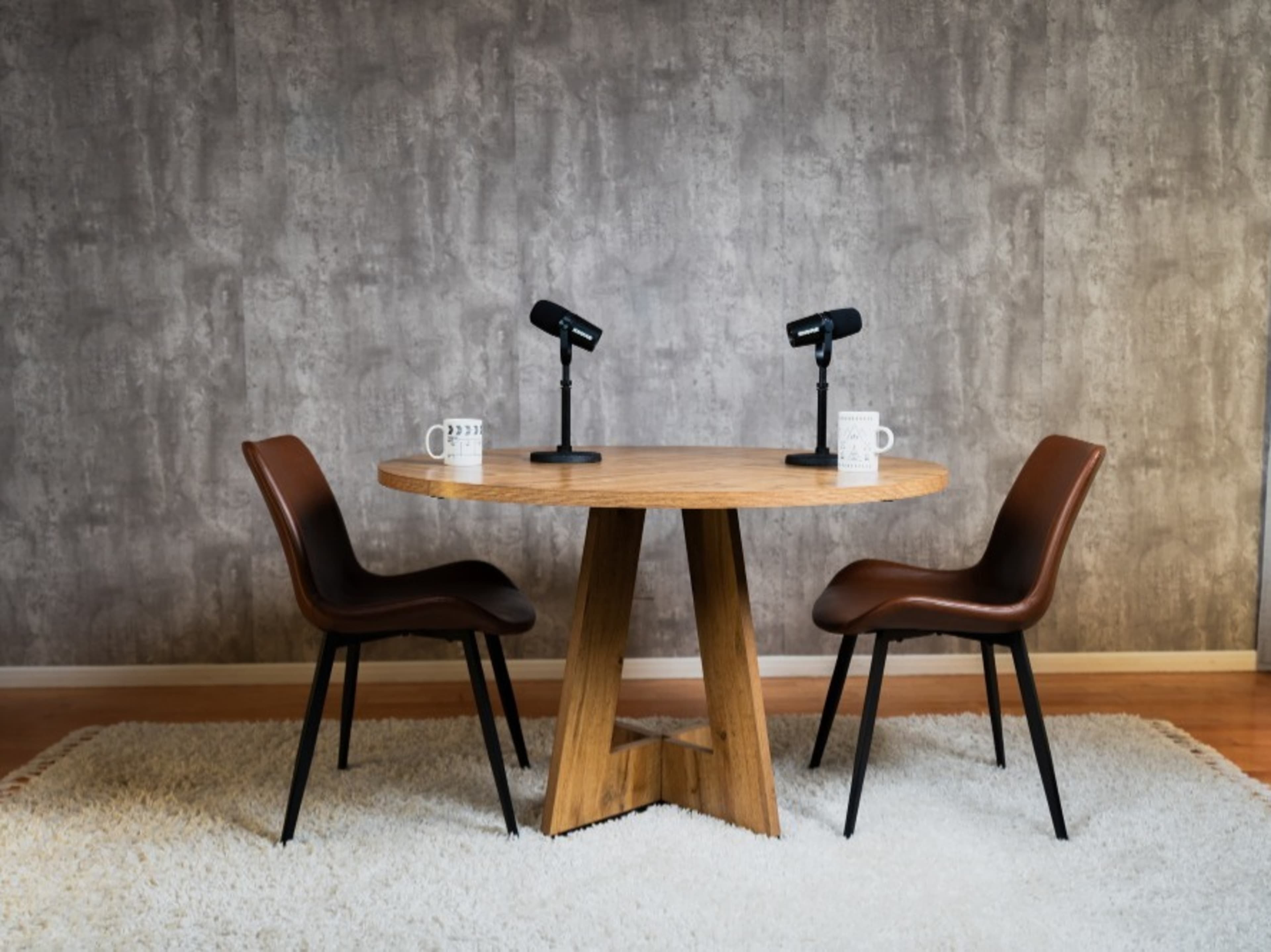 Podcast Studio Set Up #1 (Table)