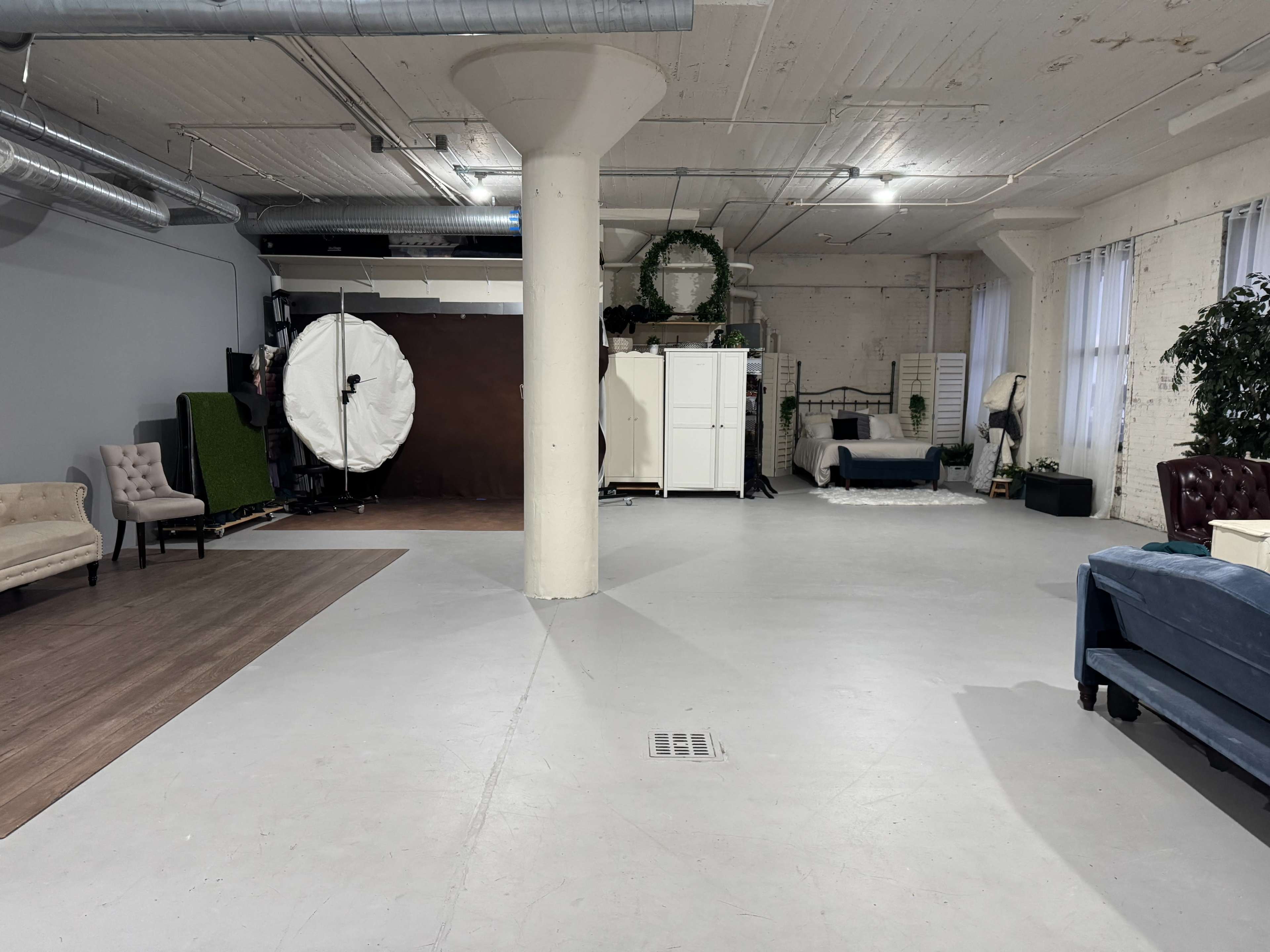 Downtown Indianapolis Studio Bright & Spacious with Stunning Natural Light with Free Parking Image in Upper Canal, Indianapolis, IN