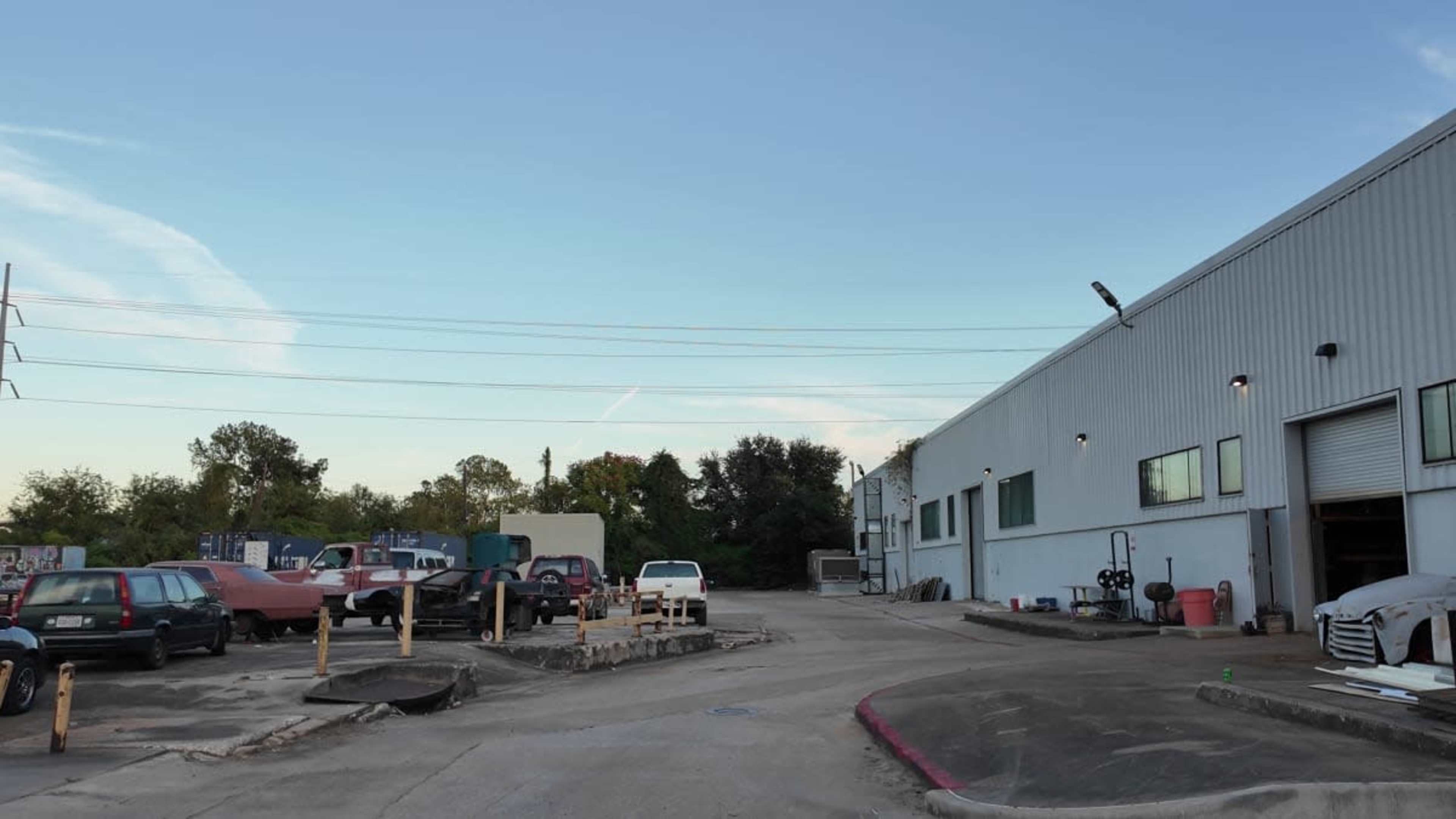 Versatile Industrial Space with Houston Skyline View – Perfect for Events, Photography, Presentations, or Gallery Image in Second Ward, Houston, TX